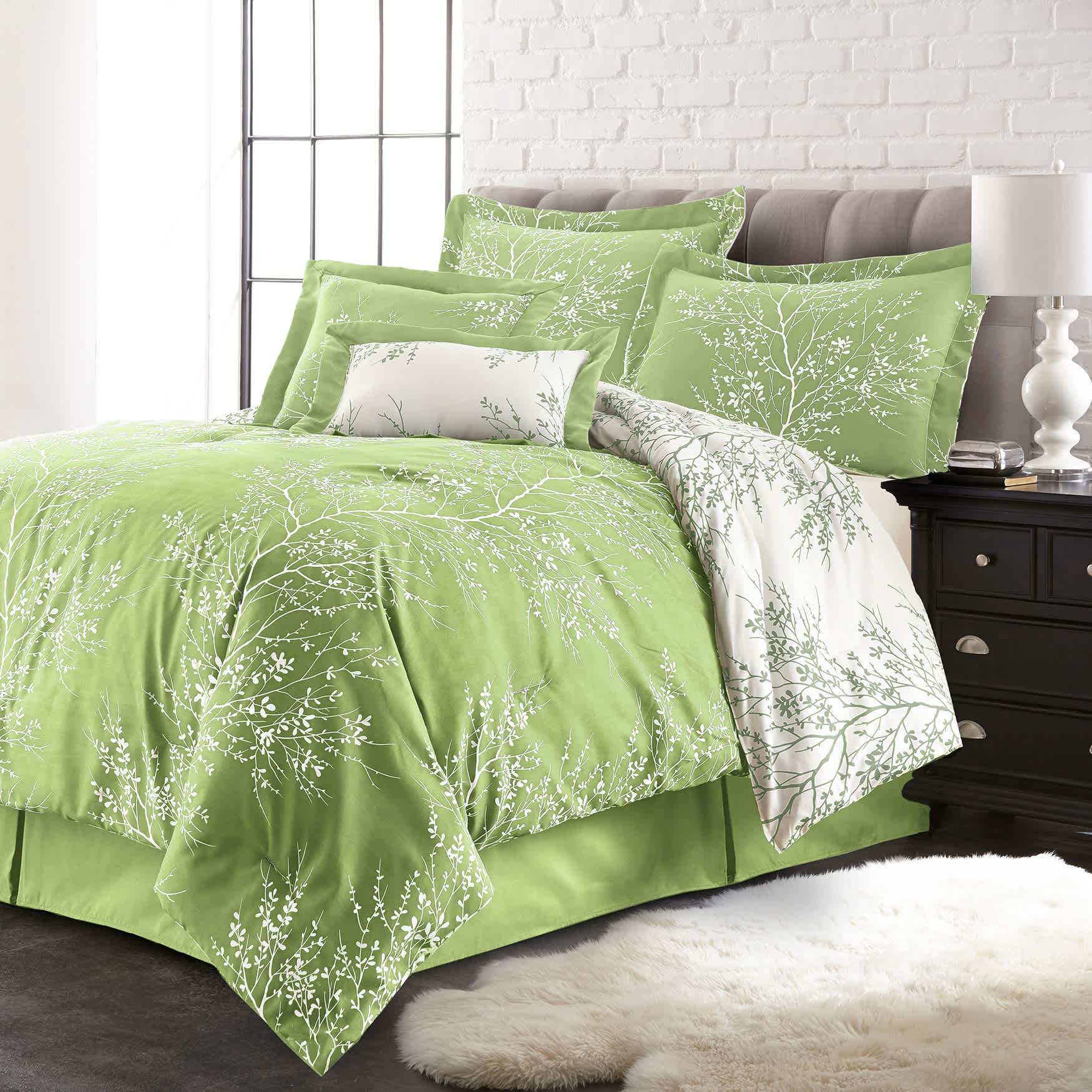 BrylaneHome 196696553484 Reversible Foliage Comforter Set