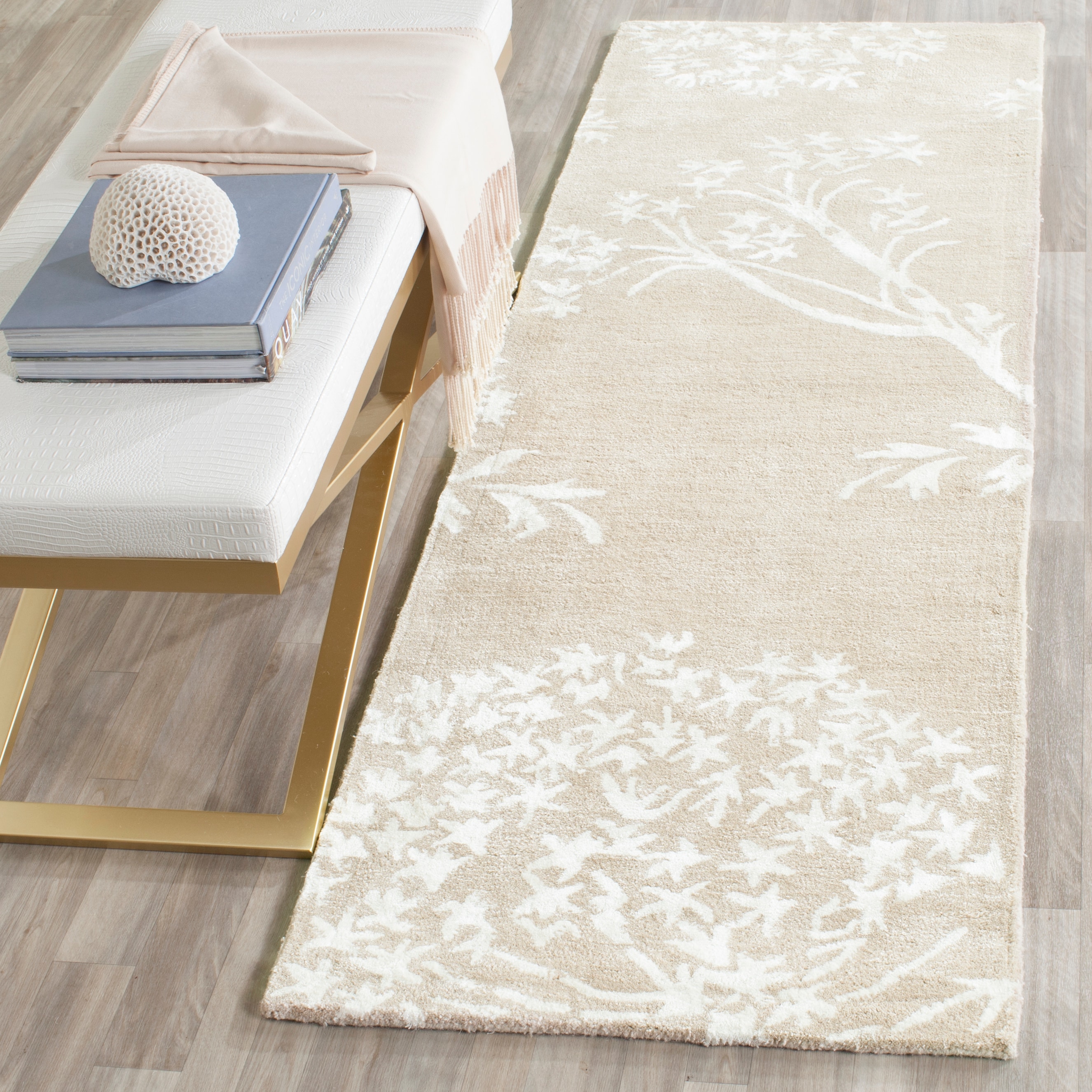 Safavieh BEL131C-27 Bella Lani 2 x 7 (ft) Tufted Synthetic Sand/Ivory Rectangular Indoor Floral/Botanical Farmhouse/Cottage Runner rug