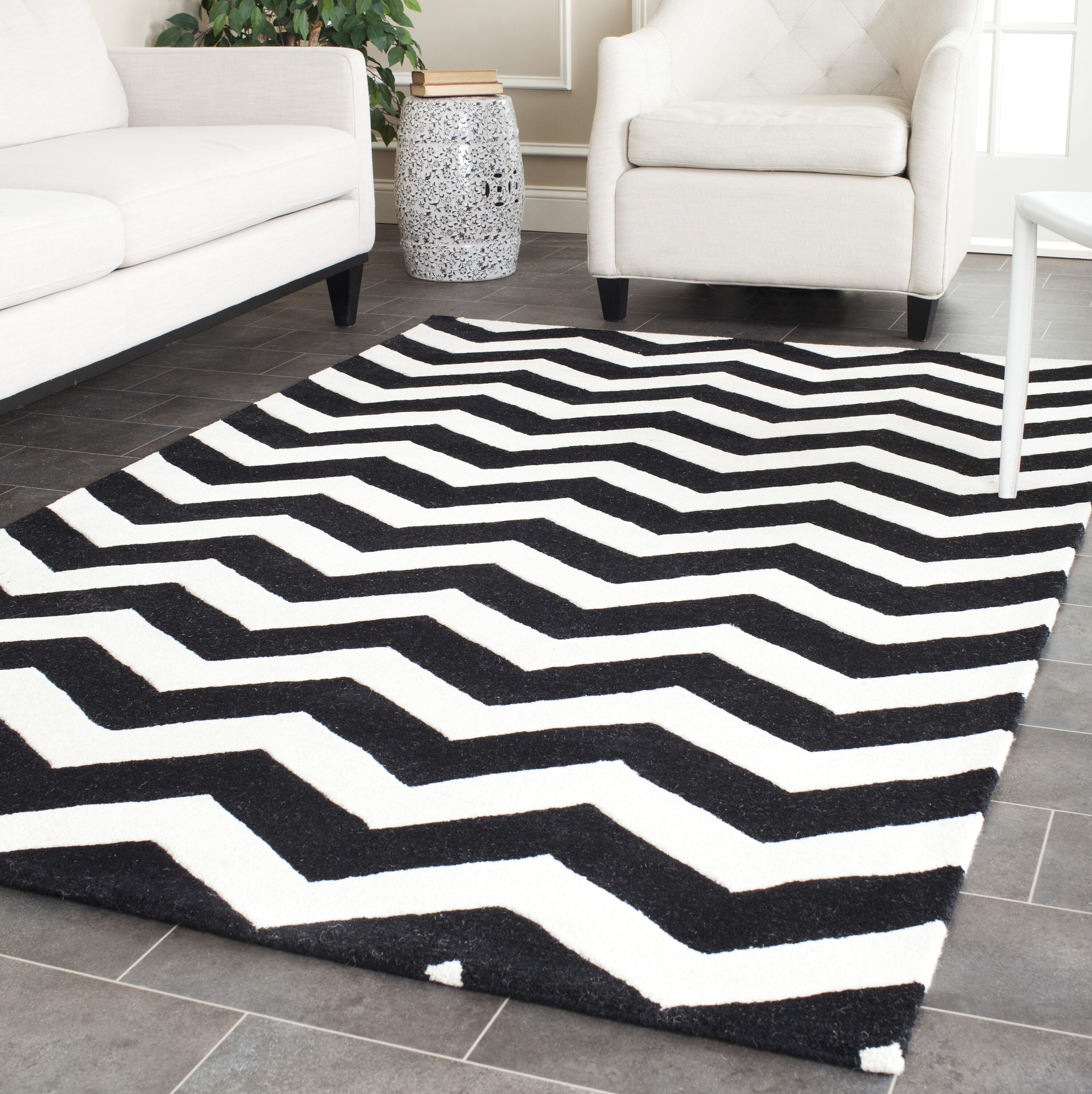 Safavieh Chatham 5 x 8 (ft) Tufted Wool Ivory/Black Rectangular Indoor Chevron Mid-Century Modern Professionally Clean Only Area rug