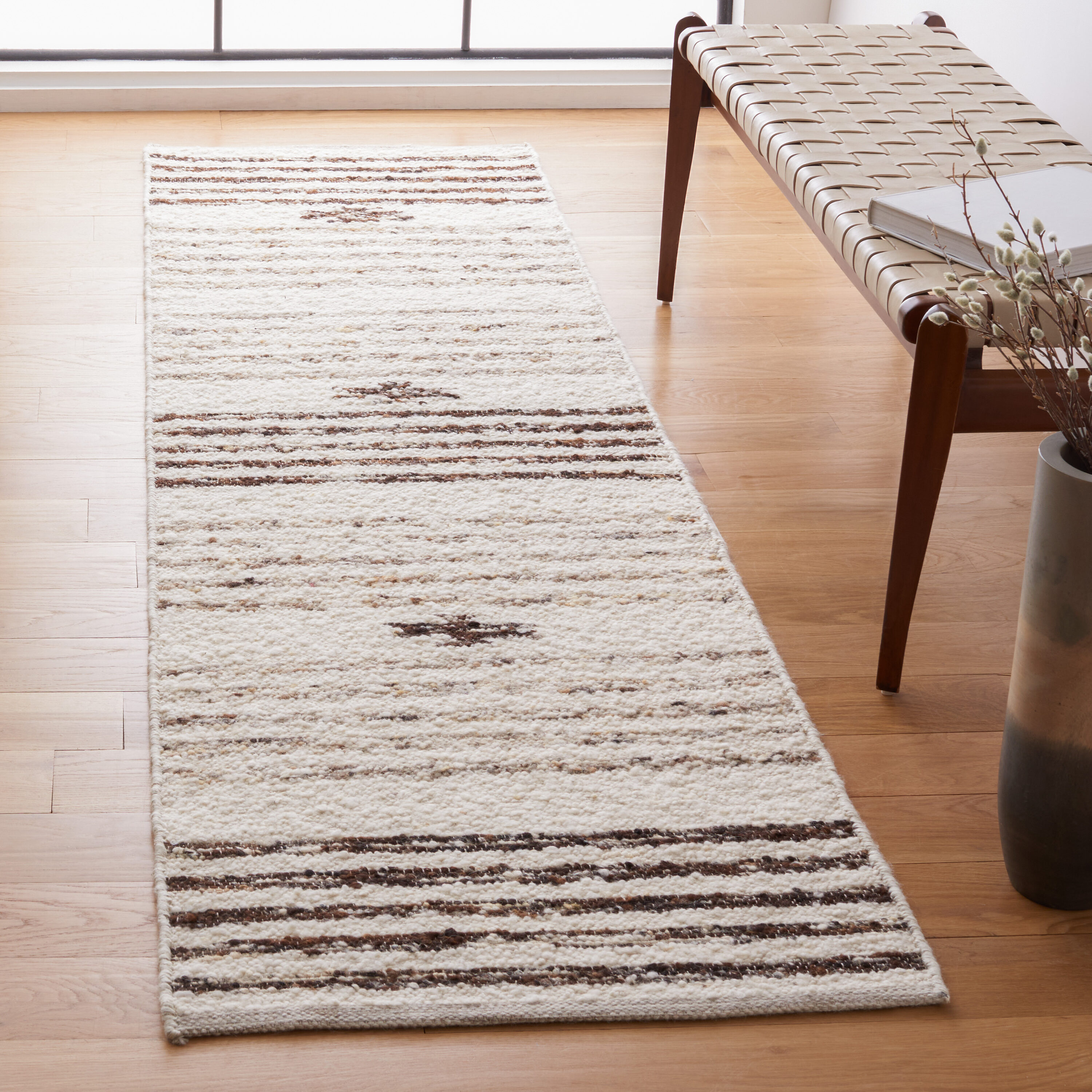 Safavieh - Natura 325 Black/Ivory Bohemian 2ft-3in x 16ft Runner Rug