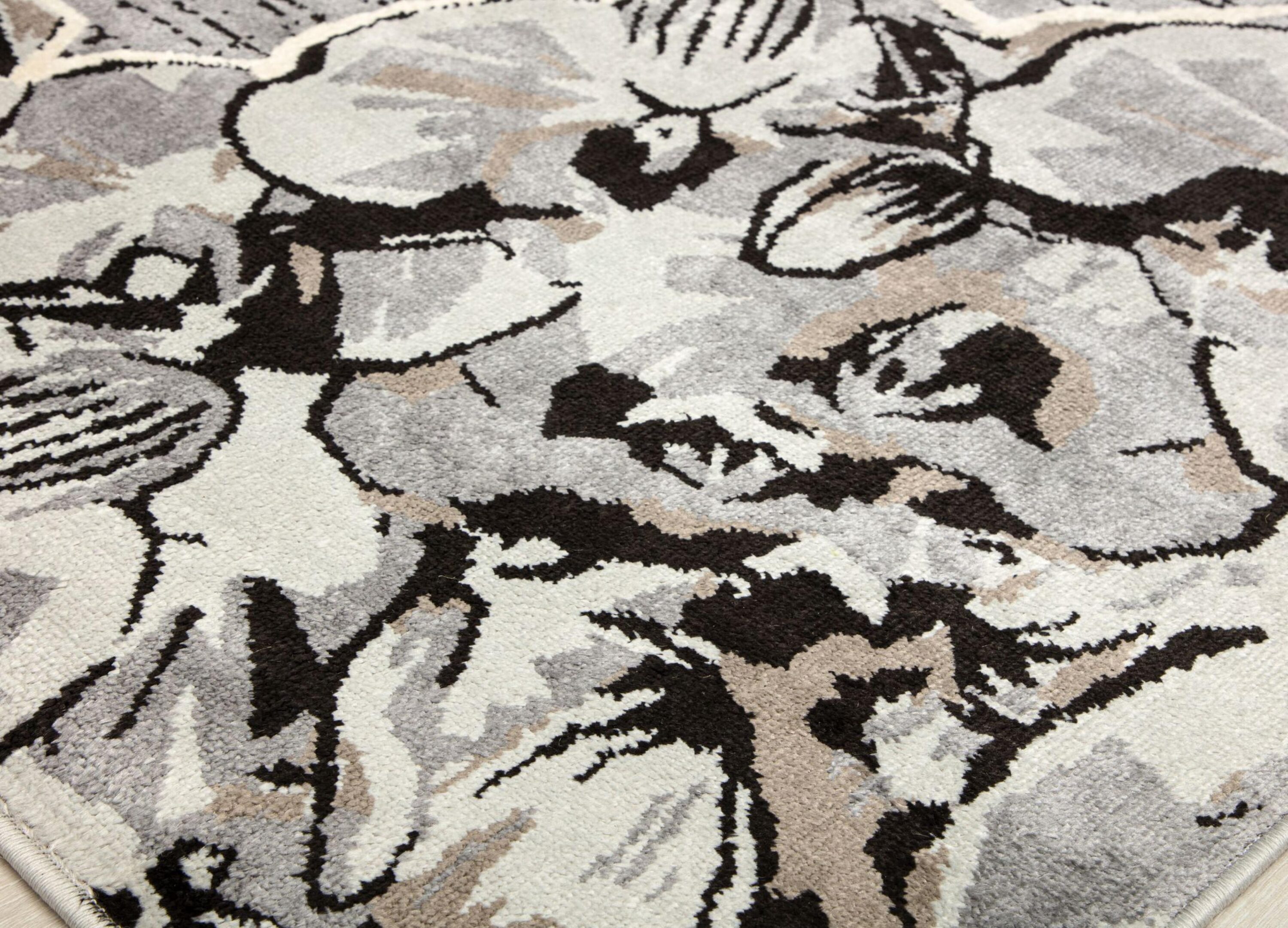 Vera Gray Tufted Floral 5' x 7' Area Rug