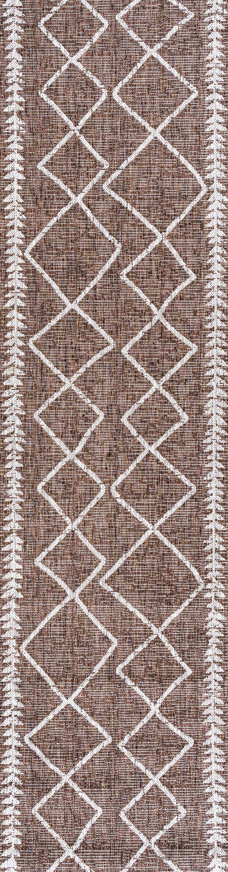 Ivory and Brown Diamond Trellis Indoor/Outdoor Rug