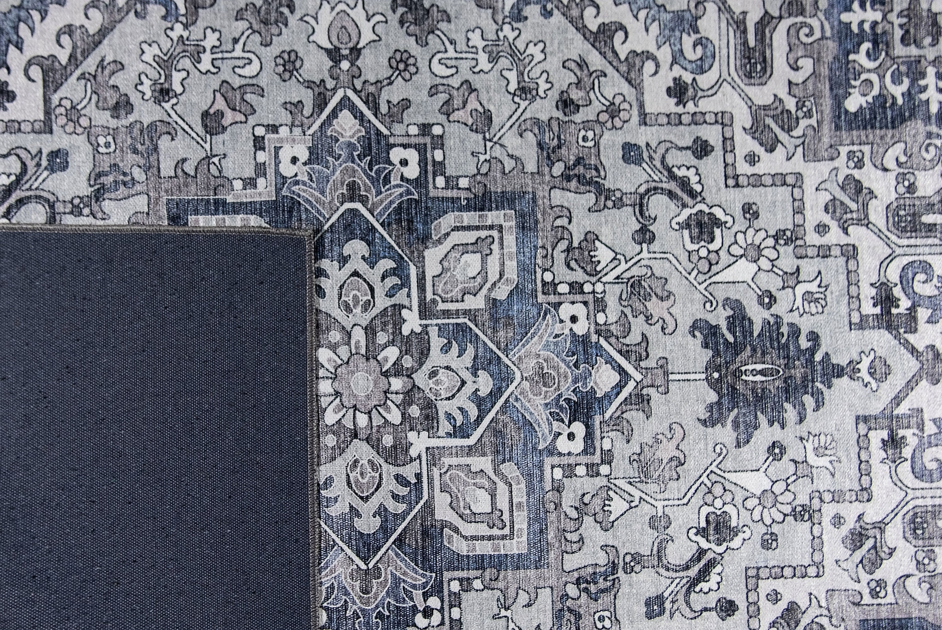 Lyla Blue and Gray Synthetic Traditional Washable 4' x 6' Area Rug