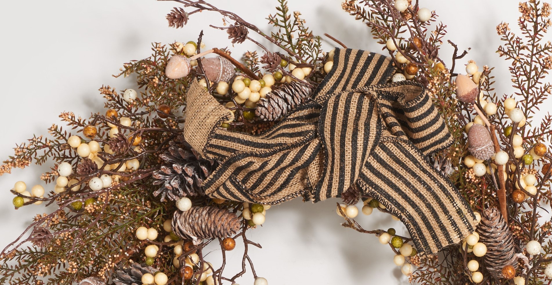 Safavieh FXP1055A Artificial-Christmas-Wreaths - View #6