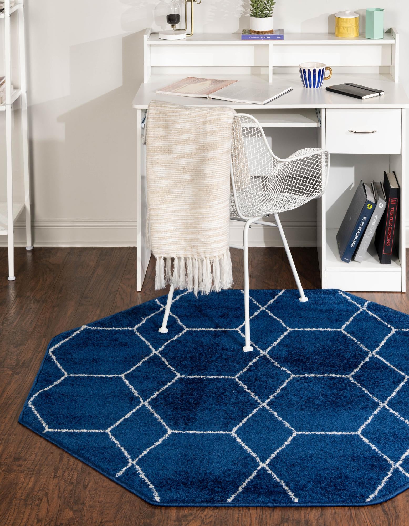 Navy Blue Octagon Trellis 5' Synthetic Easy-Care Rug
