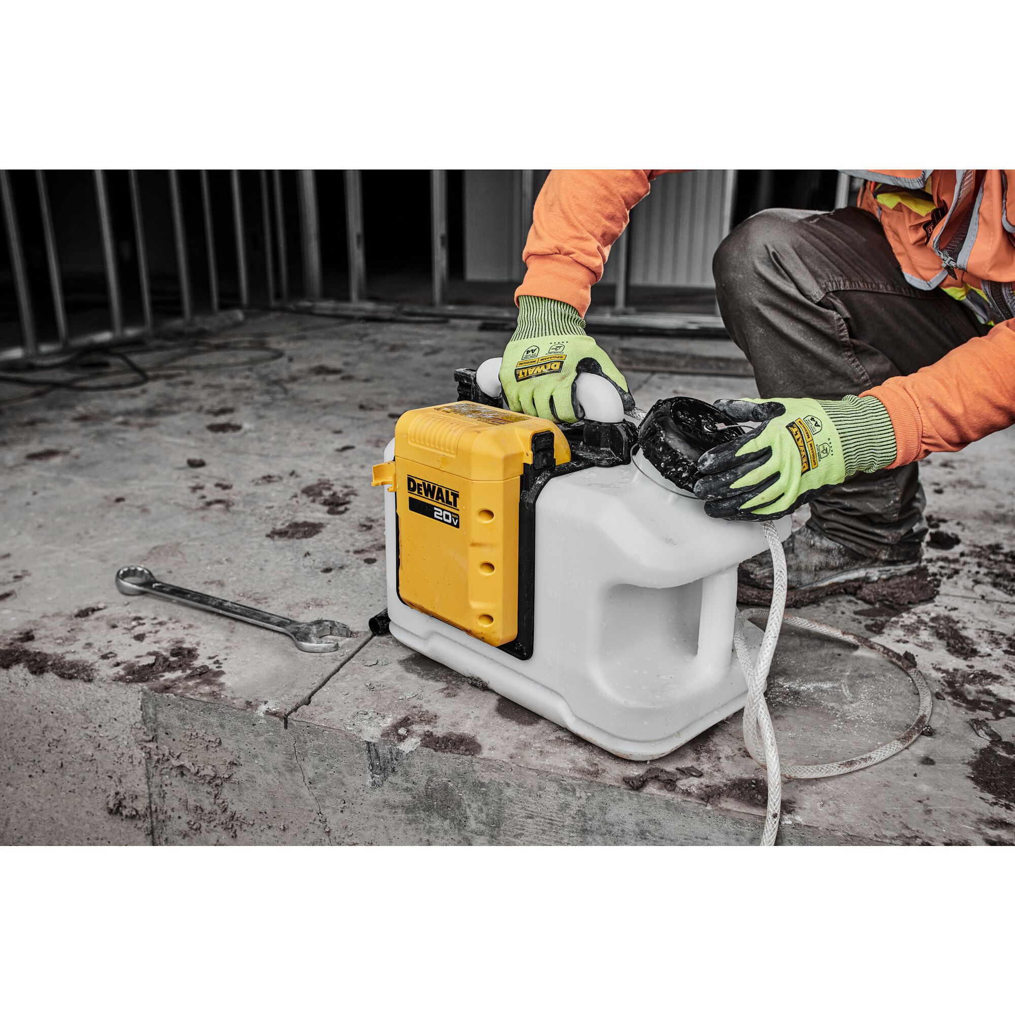 DEWALT DCE6820B Pressure-Tanks - View #13