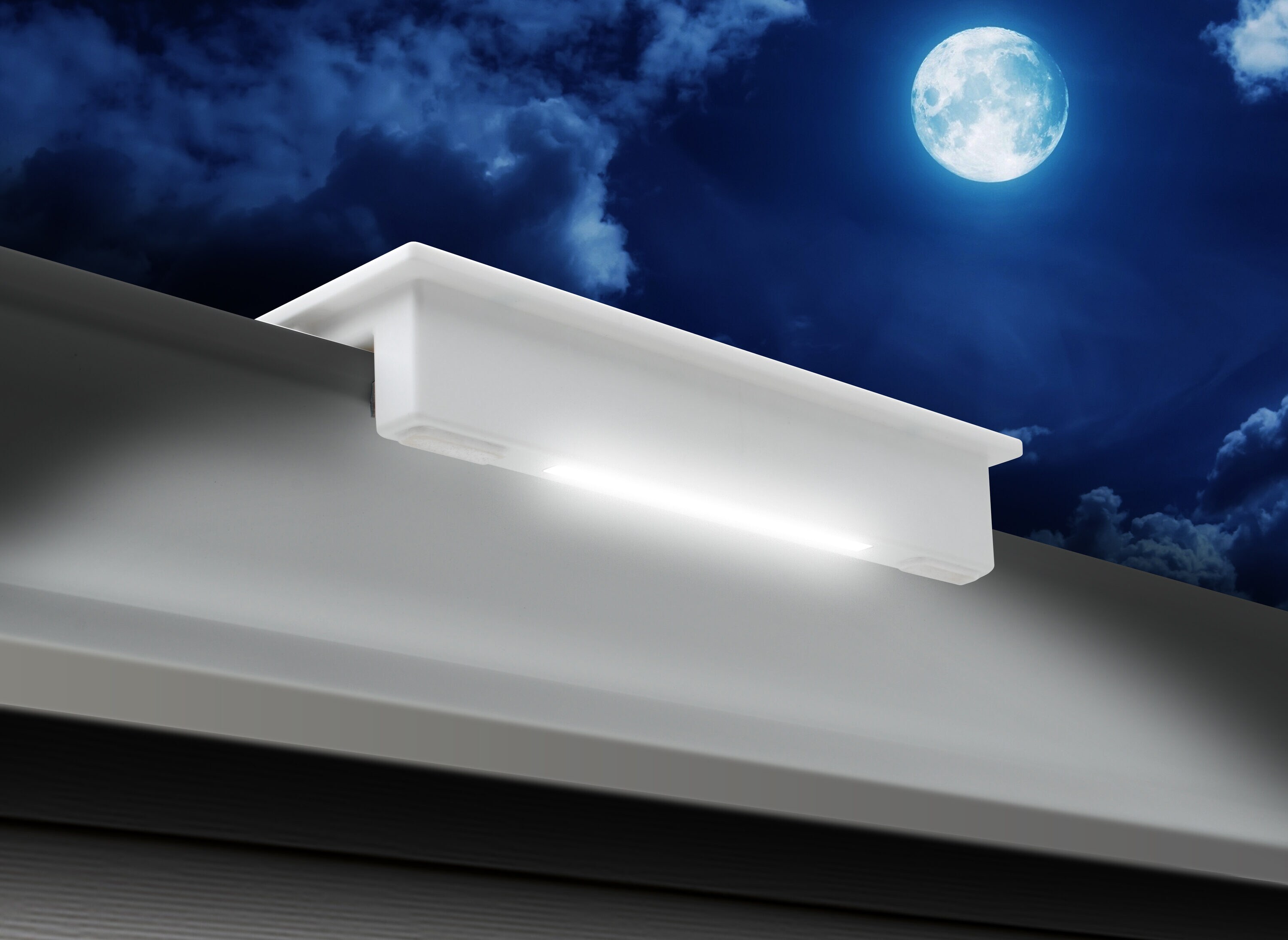 White Solar Powered LED Floodlight for Outdoor Security