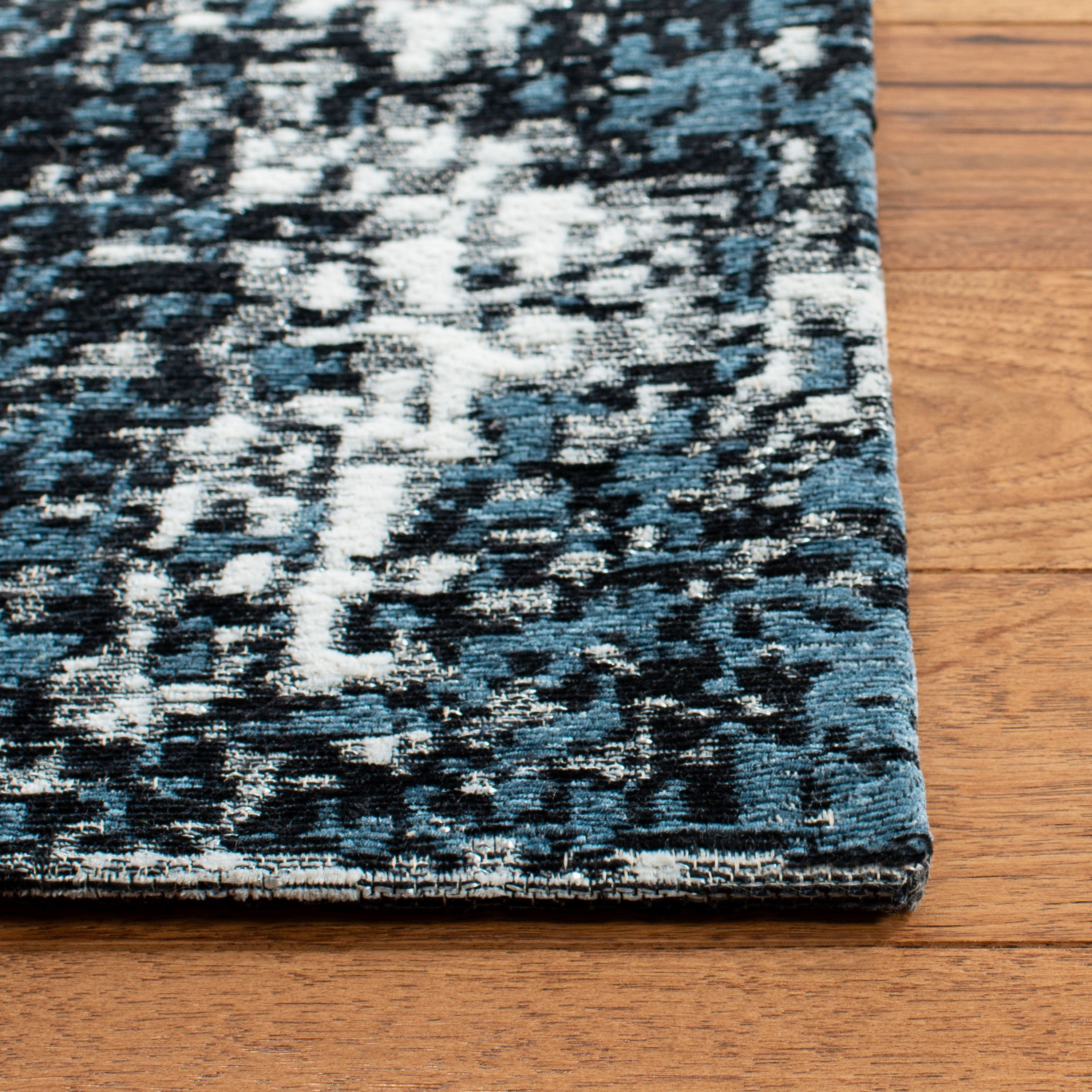 Safavieh CLV703N-4 rugs - View #3