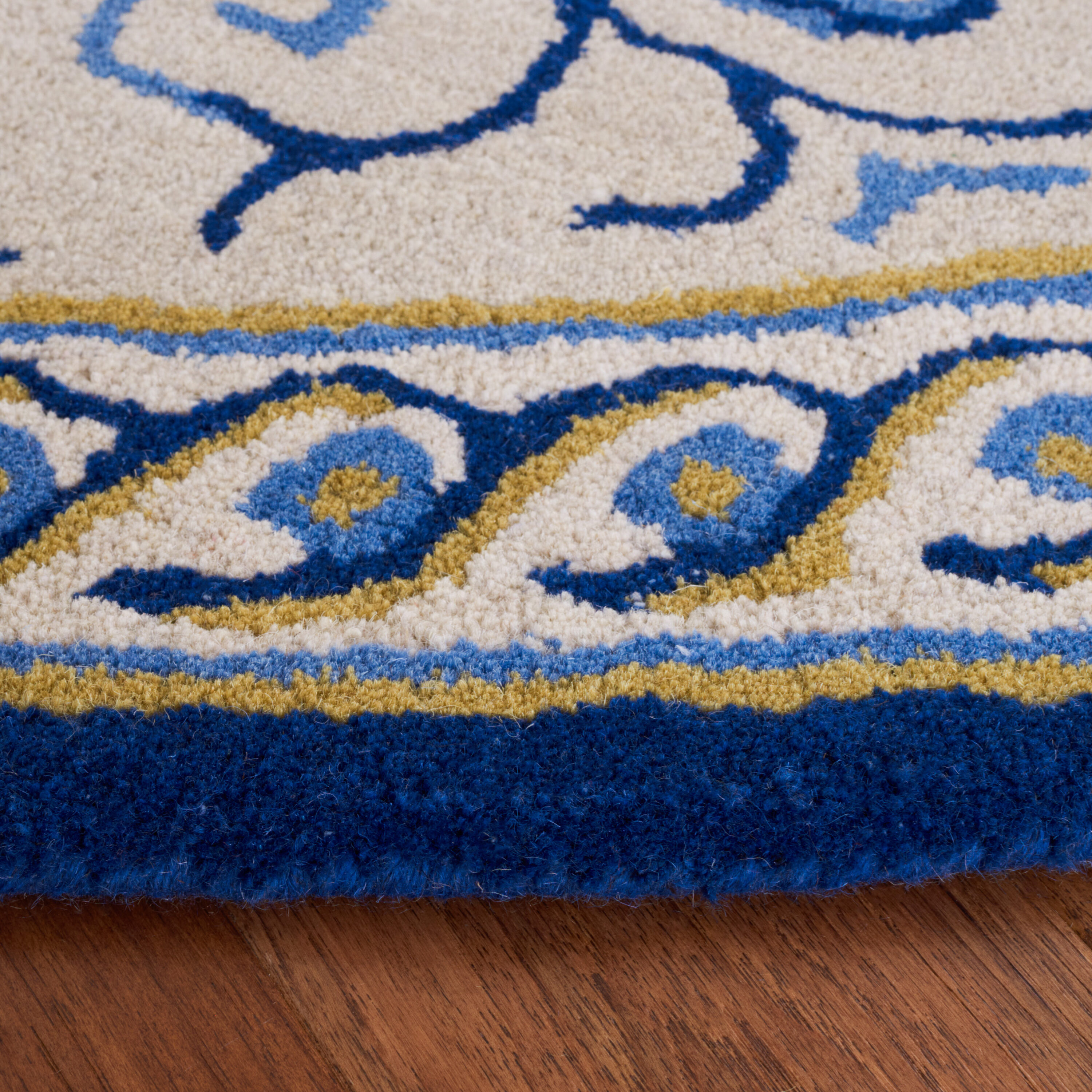 Safavieh EM601M-6R rugs - View #3