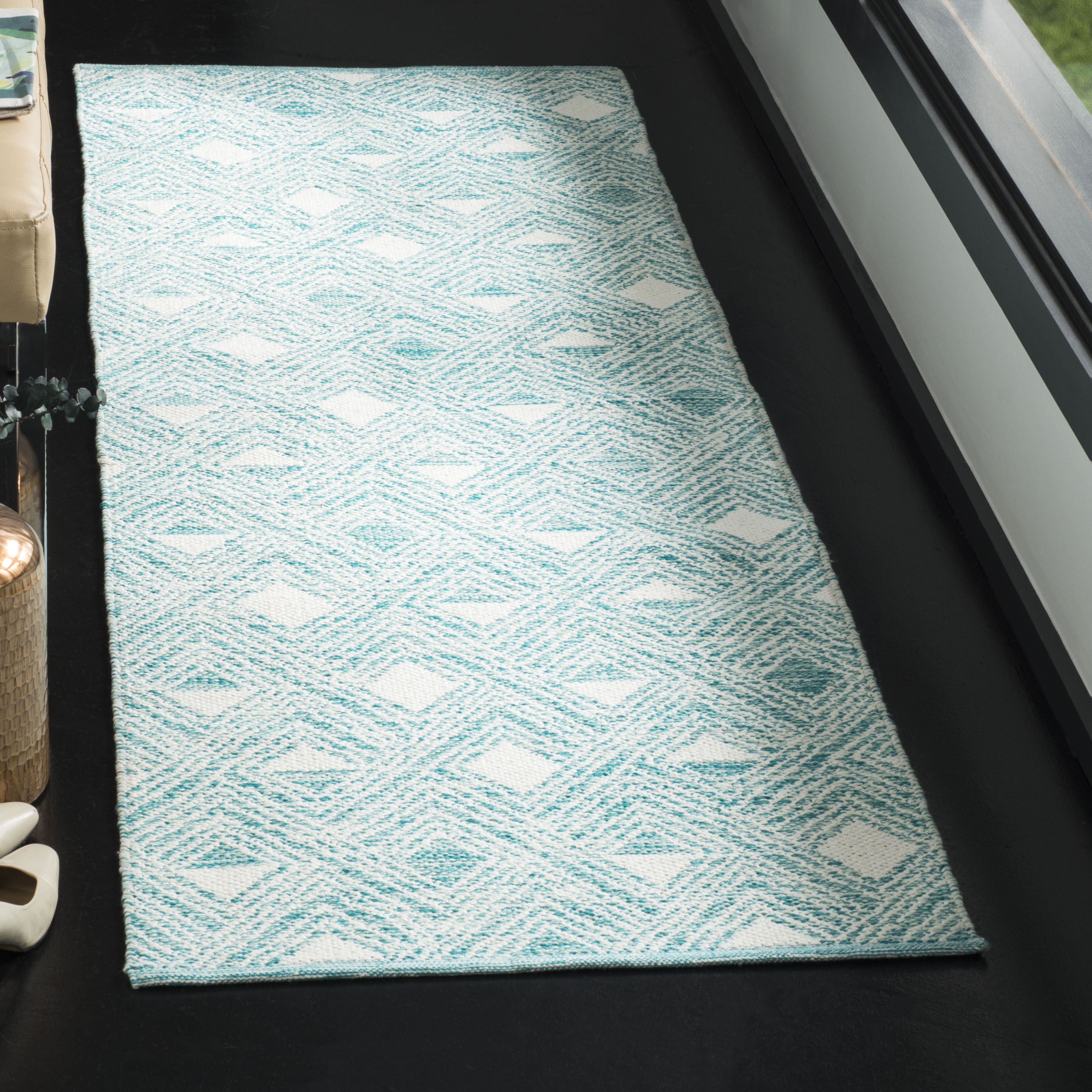 Safavieh MTK614H-27 Montauk Elmore 2 x 7 (ft) Synthetic Aqua/Ivory Rectangular Indoor Geometric Coastal Runner rug