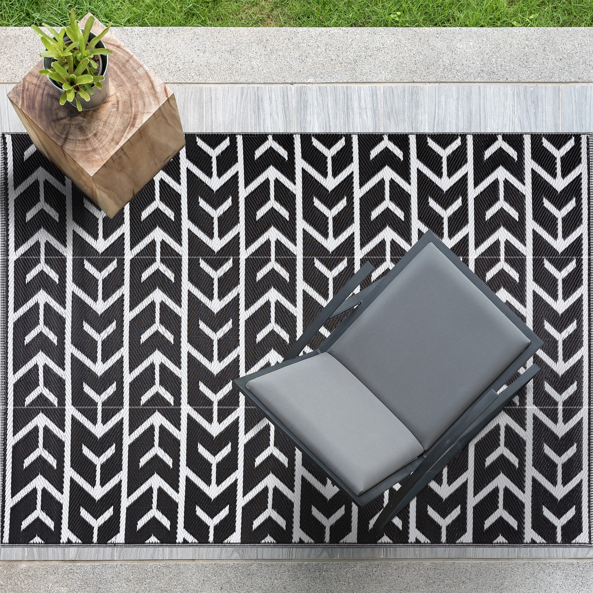 Playa Rug PLY-F-AMS-BW-5X7 5 x 7 (ft) Polypropylene Amsterdam-Black White Rectangular Indoor/Outdoor Geometric Area rug