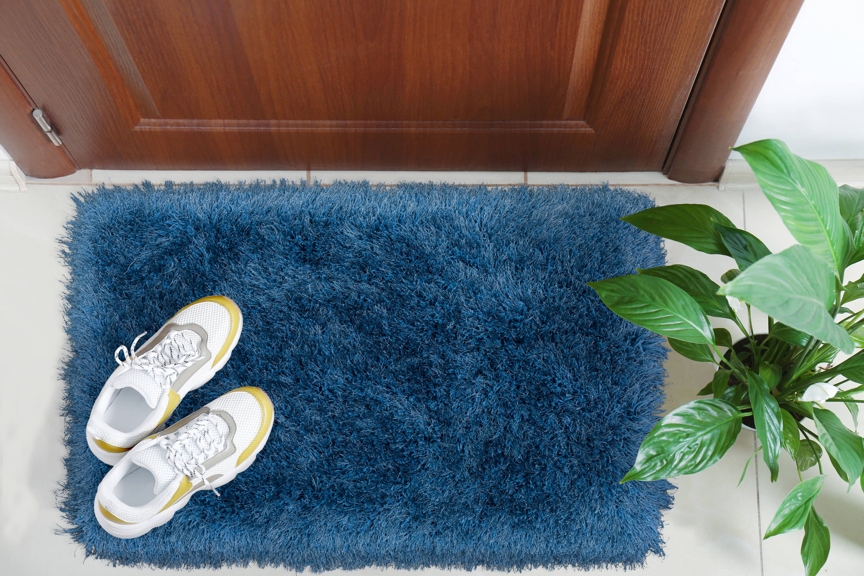 Aurora Blue Plush Polyester Shag Accent Rug 2' x 3'
