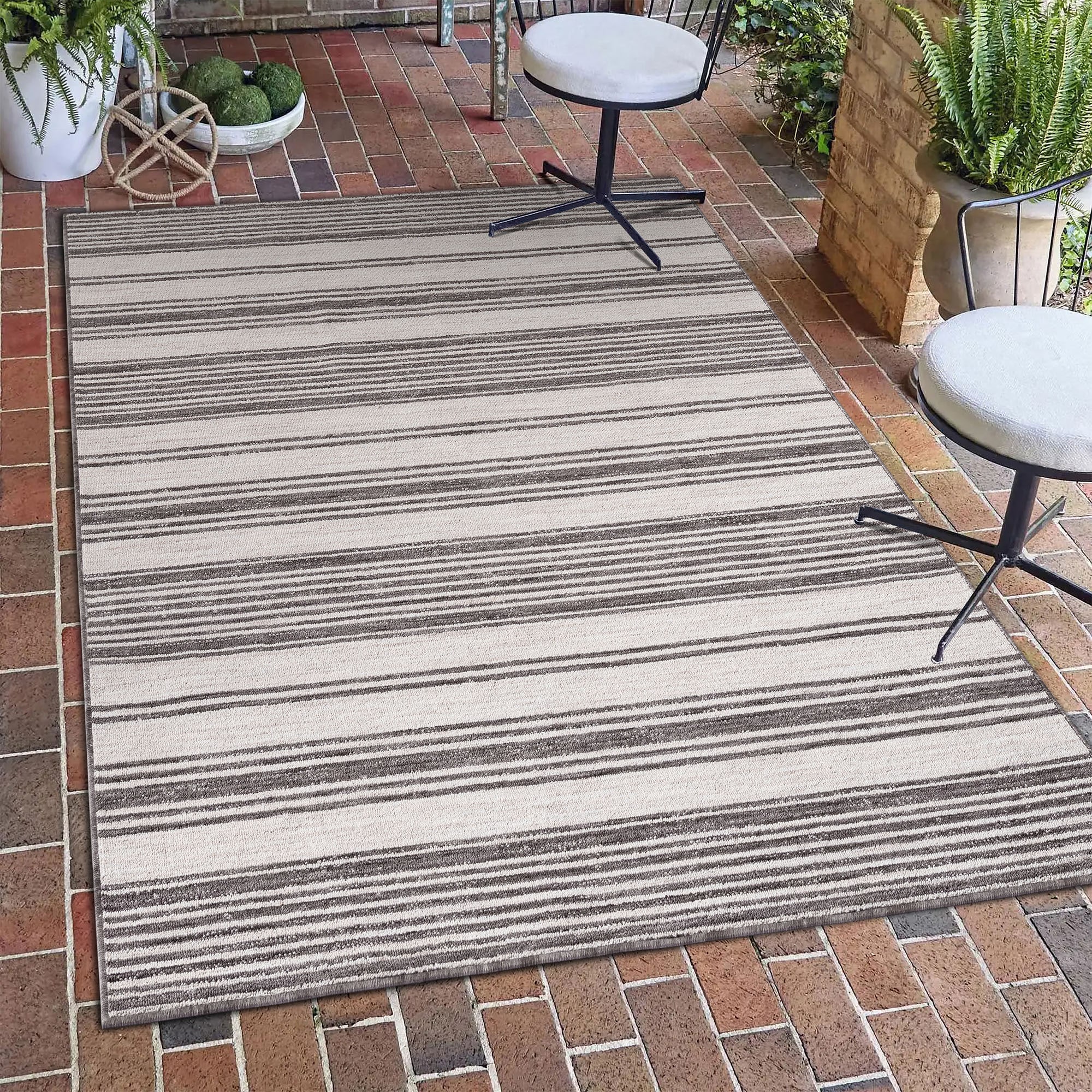 Winona 5' x 7' Ivory Wool and Synthetic Reversible Rug