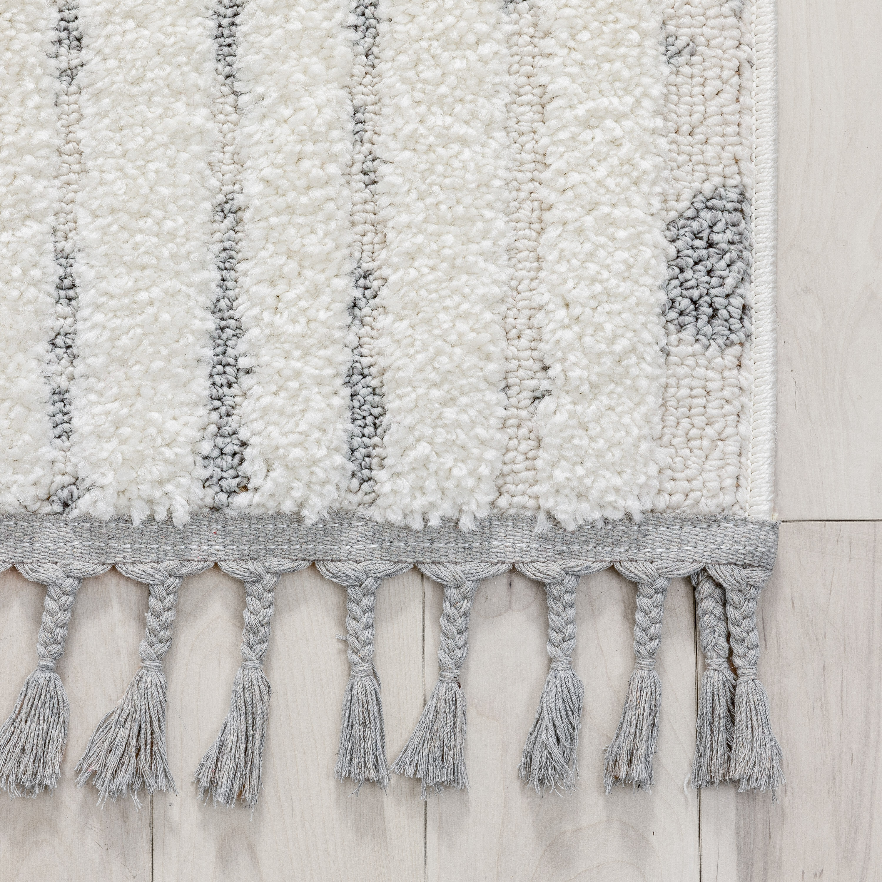 Salem Gianna Gray and Cream Geometric High-Low Area Rug