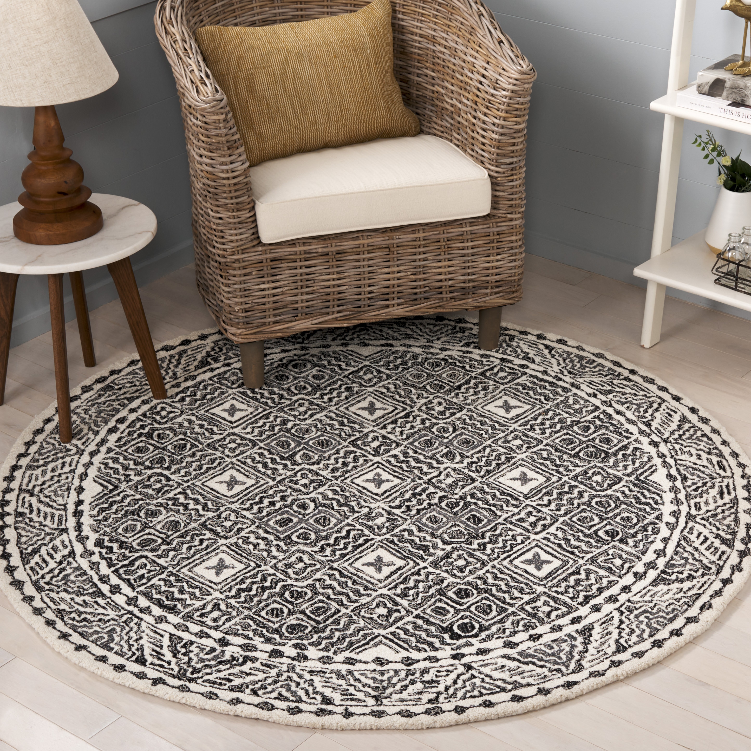  Micro-Loop 803 Black/Ivory Bohemian 5ft x 5ft Round Rug