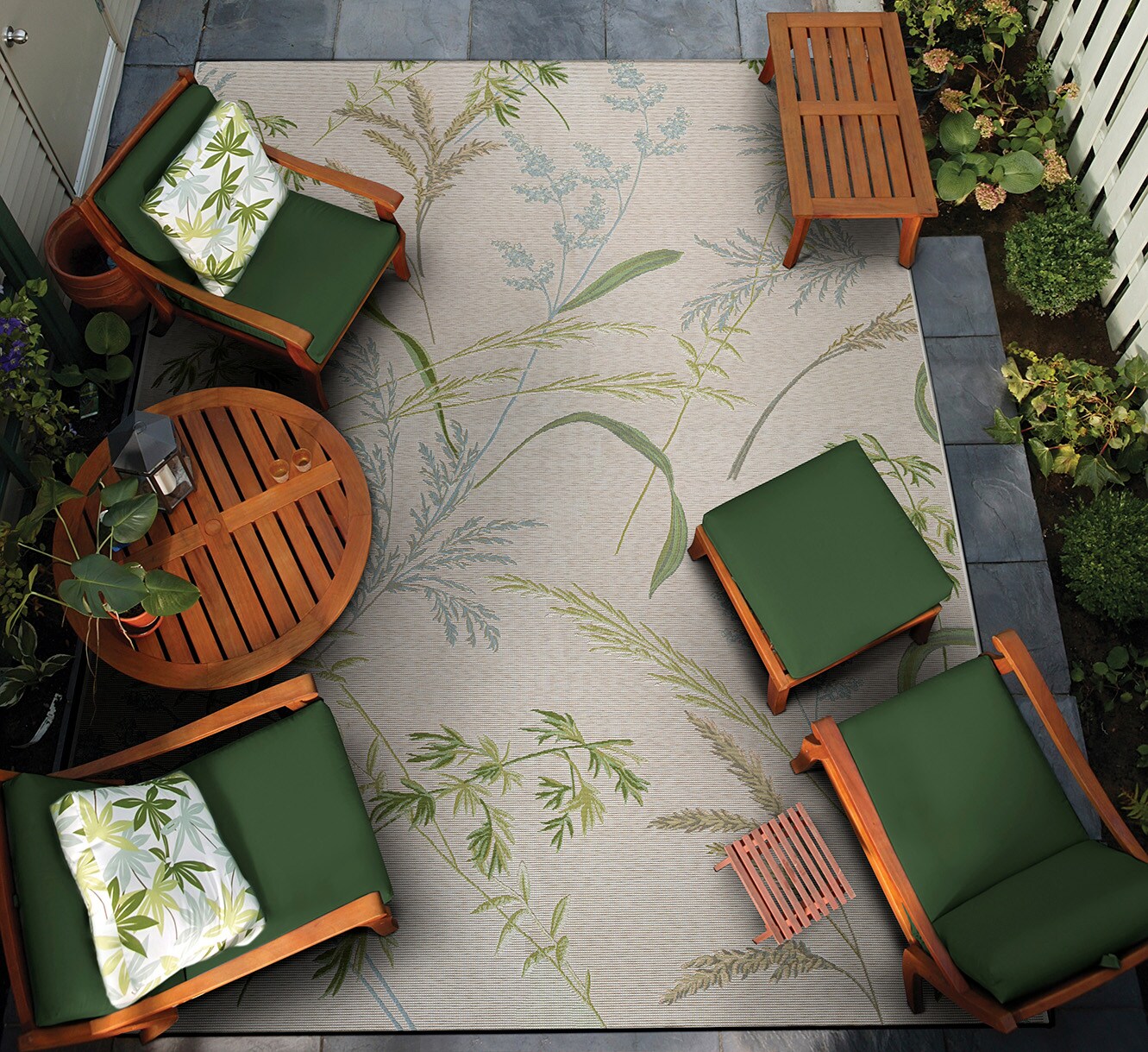 2' x 3' Beige Floral Indoor Outdoor Area Rug