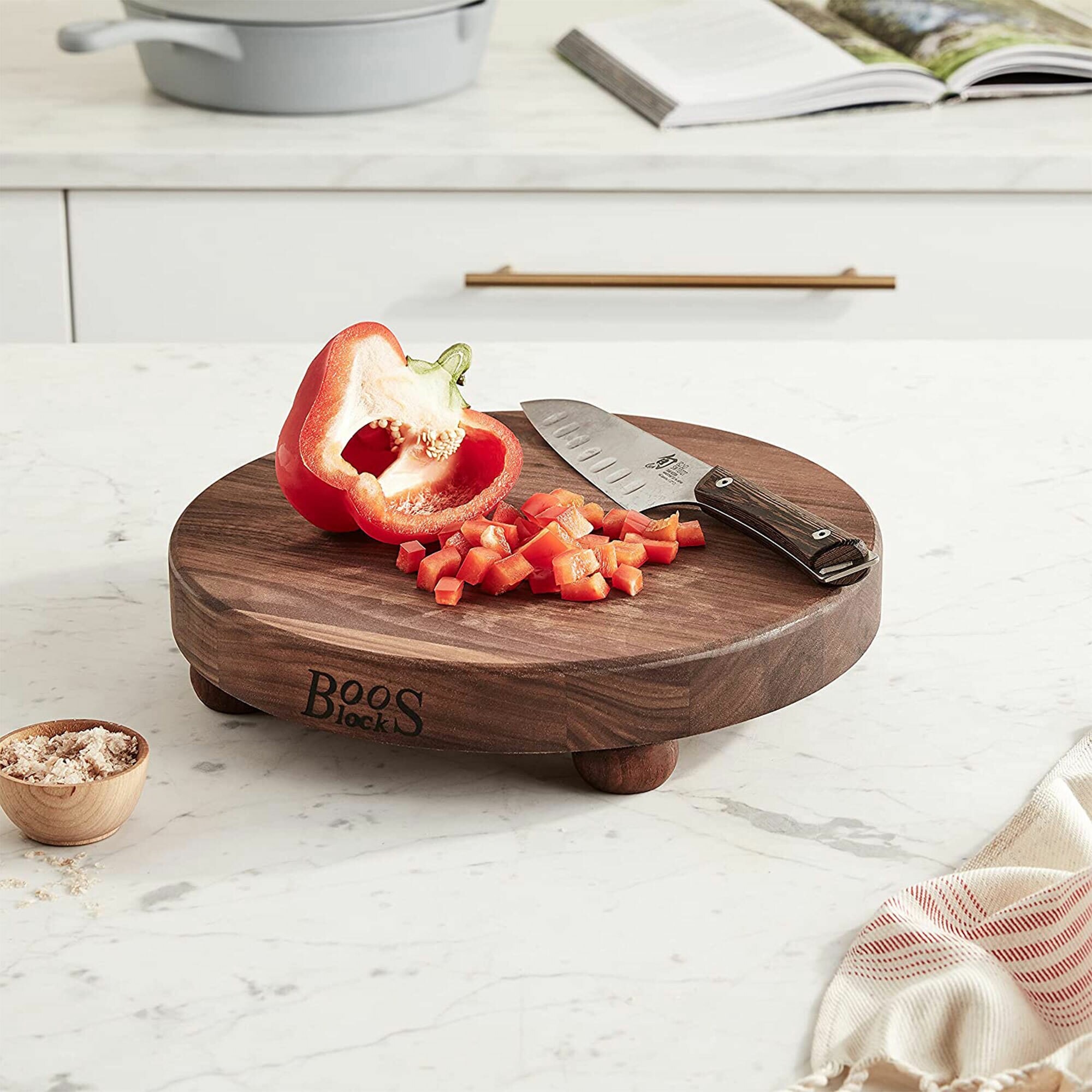 Walnut Edge Grain Round Cutting Board with Bun Feet