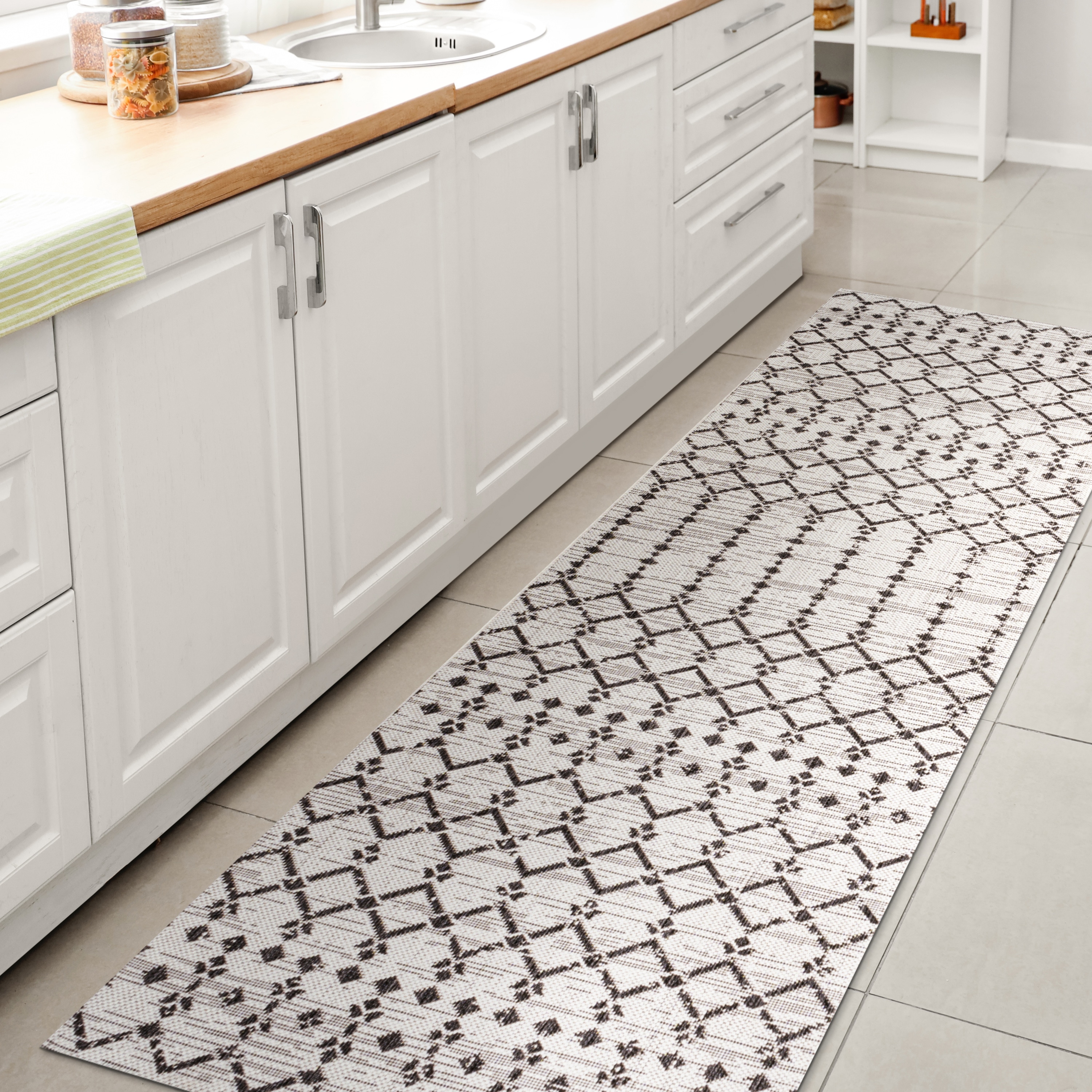 JONATHAN  Y SMB108I-28 Santa Monica Ourika Filigree Textured Weave 2 x 8 (ft) Loomed Polypropylene Cream/Black Rectangular Indoor/Outdoor Distressed/Overdyed Bohemian/Eclectic Runner rug