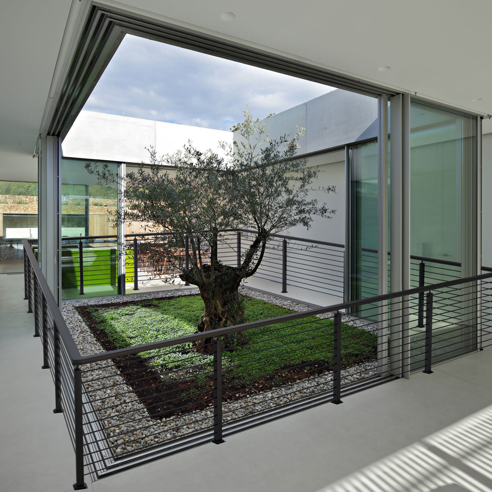 SKYSHALO LGZHYK106.7555CQAV0 railings - View #2