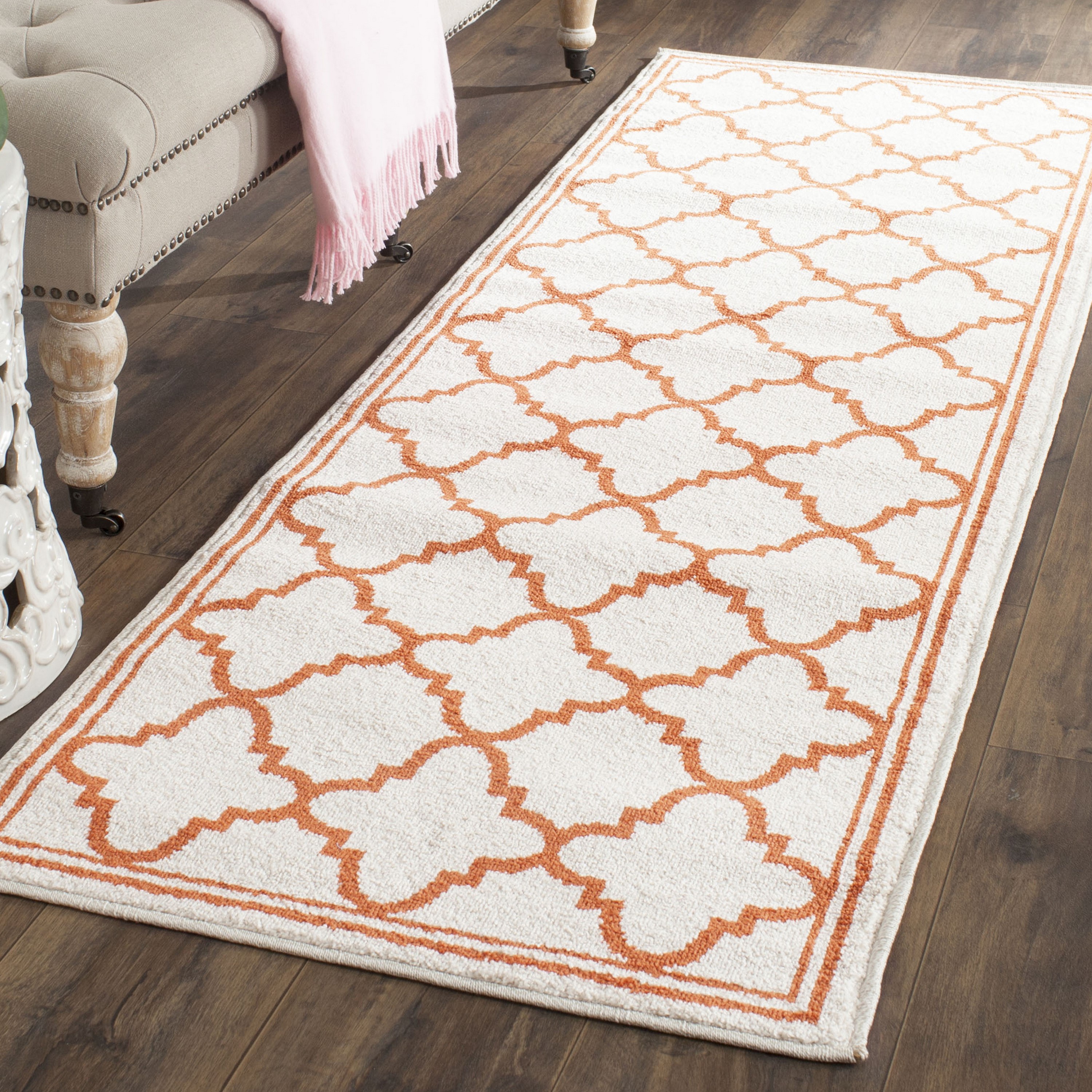 Safavieh AMT422F-27 Amherst Kelly 2 x 7 (ft) Loomed Synthetic Beige/Orange Rectangular Indoor/Outdoor Trellis Farmhouse/Cottage Runner rug