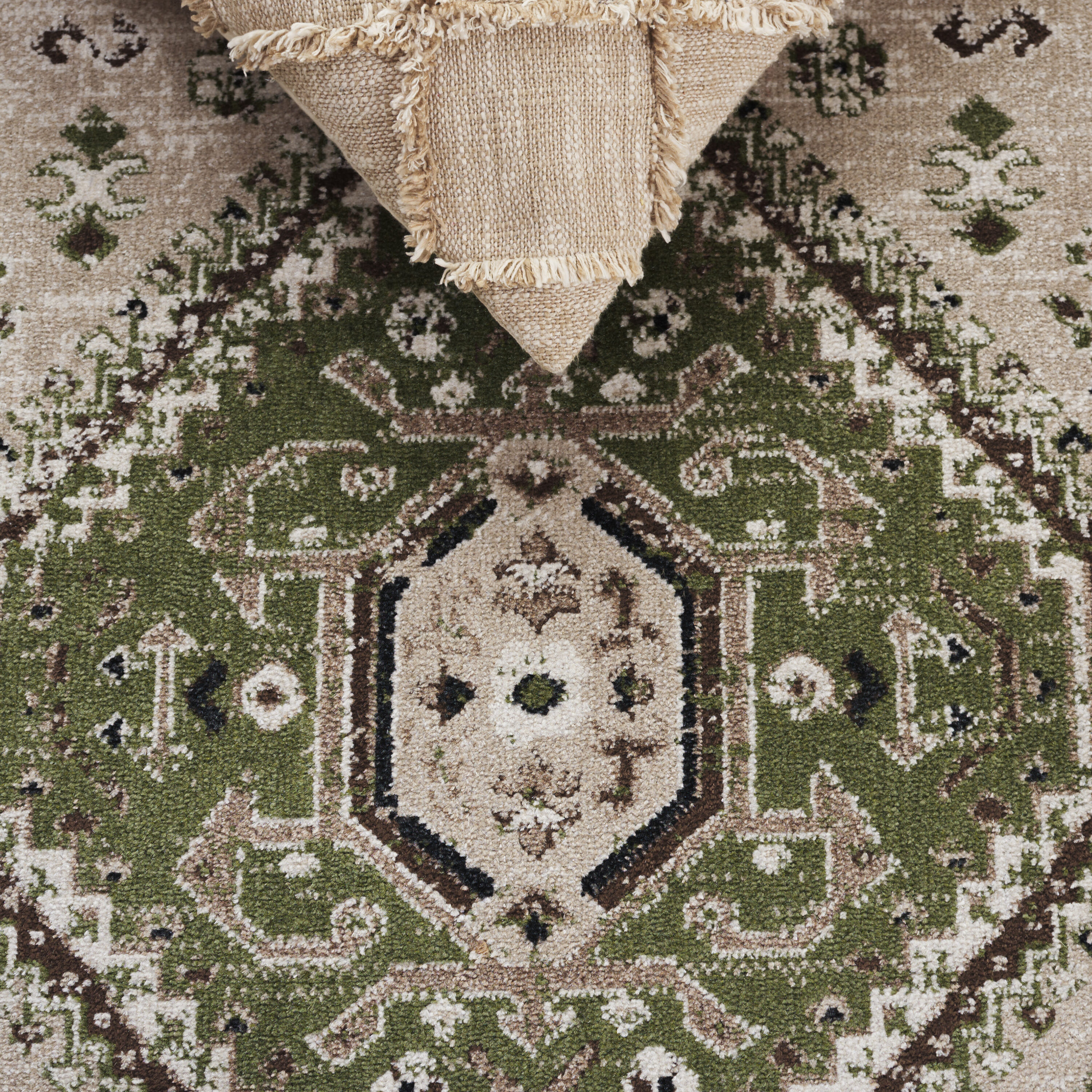 Safavieh BAY118W-5 rugs - View #5