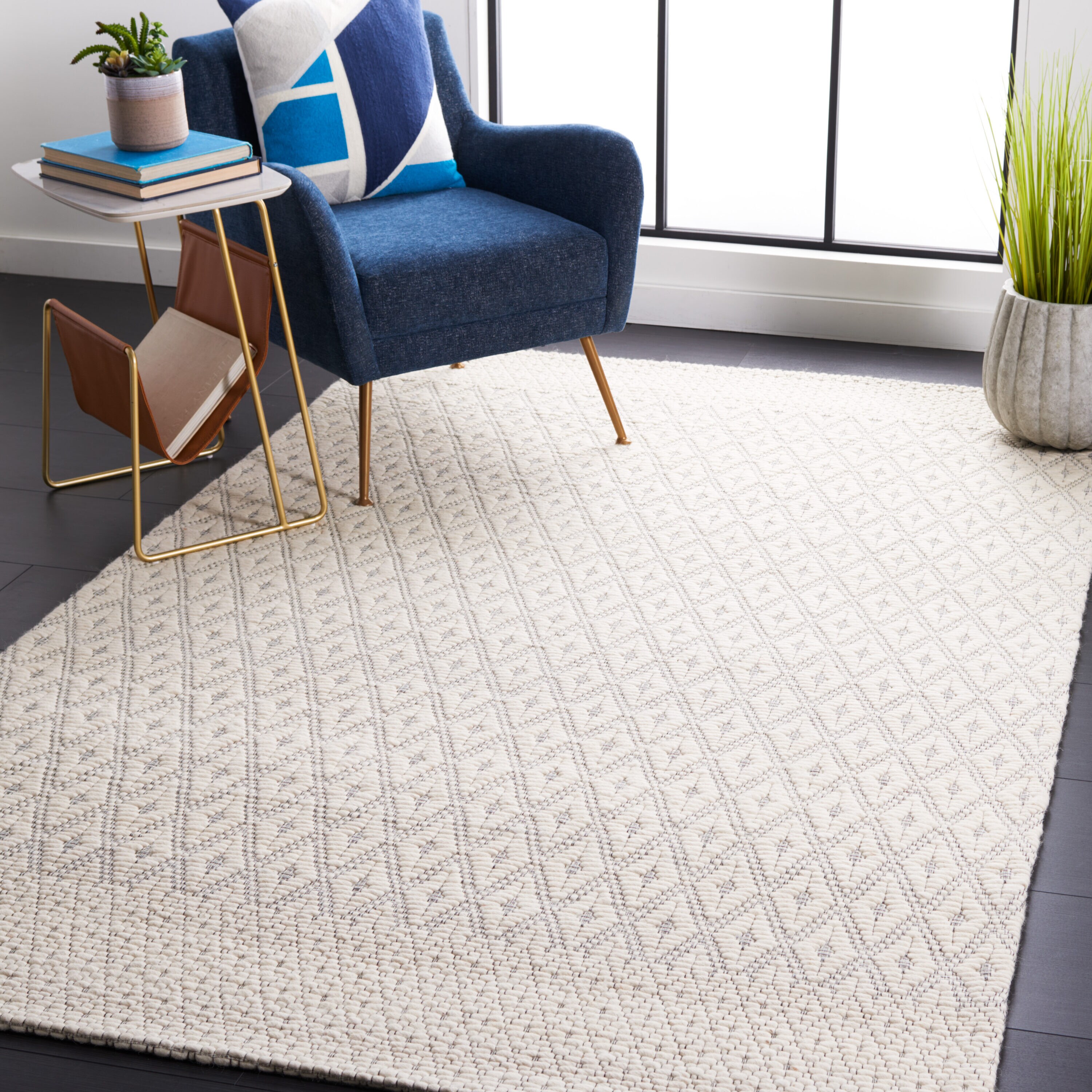  Marbella 752 Ivory/Black Contemporary 4ft x 6ft Small Rectangle Rug