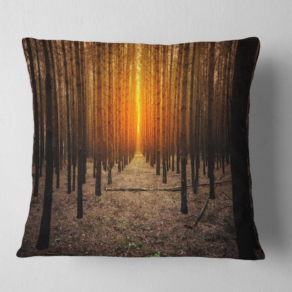 Designart Big Tree - Photography Throw Pillow - 18x18, Size: 18 x 18