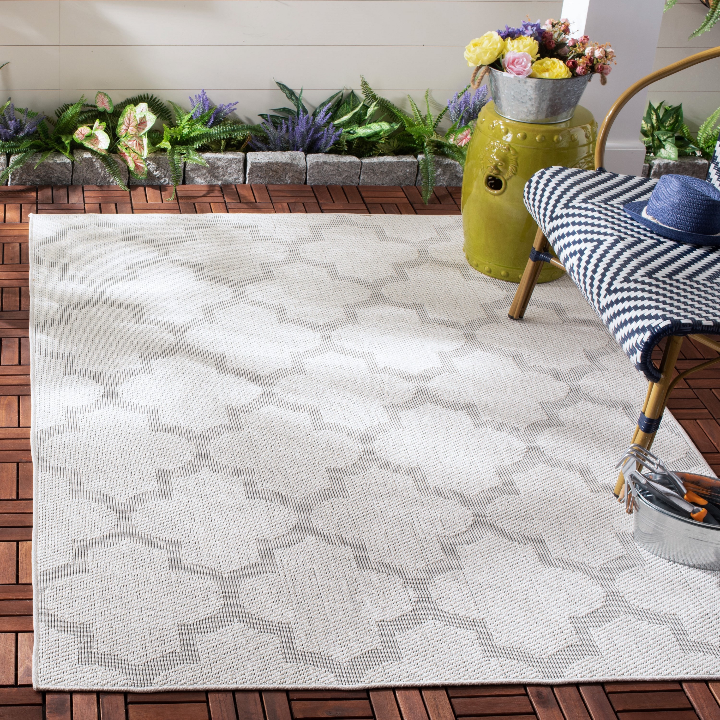 Safavieh BMU804A-5SQ Bermuda 800 Sia 5 x 5 (ft) Loomed Polypropylene Ivory/Light Gray Square Indoor/Outdoor Trellis Farmhouse/Cottage Area rug