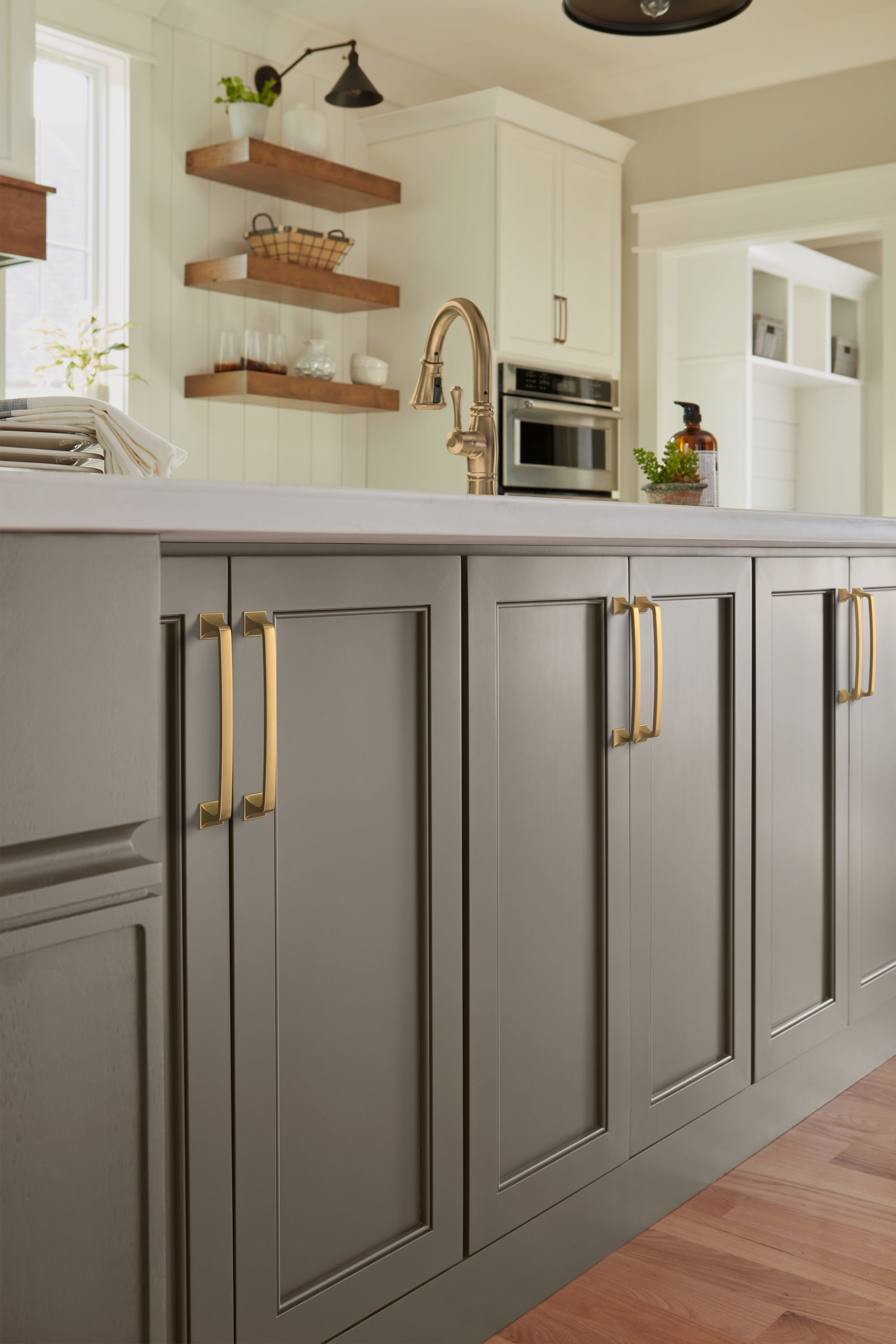 Champagne Bronze Traditional Cabinet Drawer Pull with Mounting Hardware
