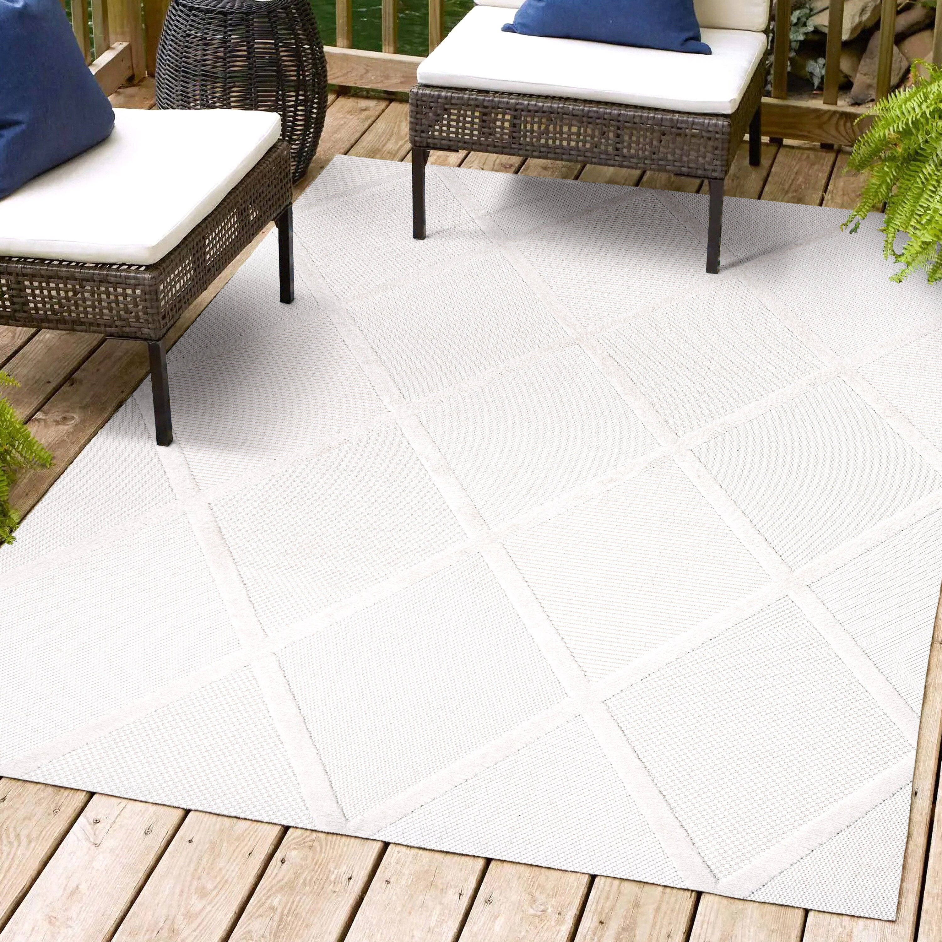 Ivory Trellis 5x8 Synthetic Indoor/Outdoor Area Rug