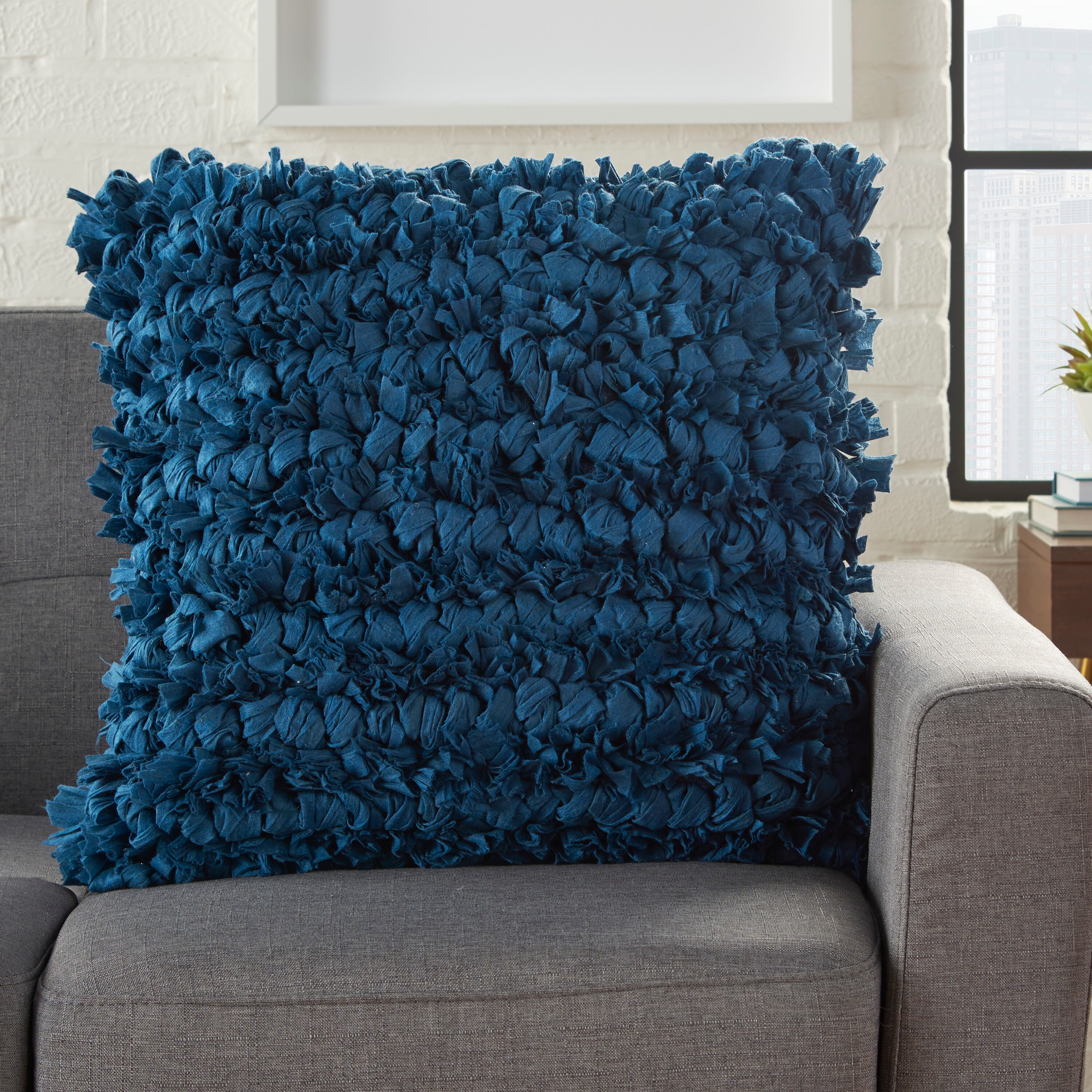 Mina Victory 798019067298 Shag 20-in x 20-in Navy Square Indoor Decorative Pillow