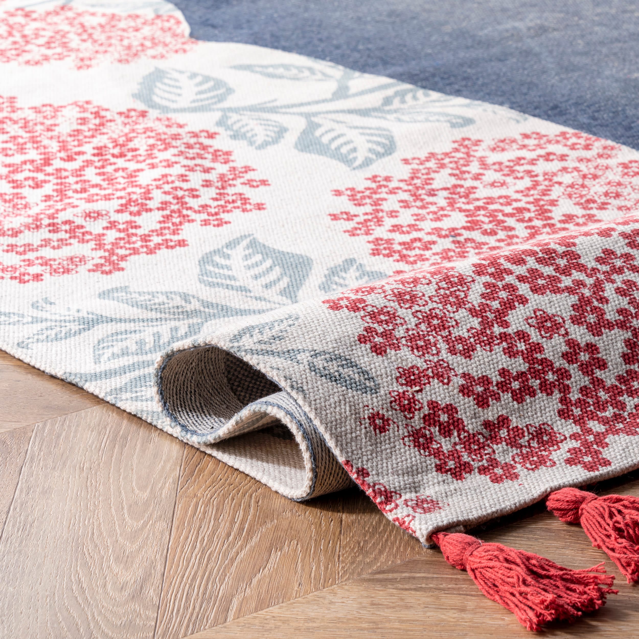 Coastal Charm Red Cotton Flatweave Whale Area Rug, 3' x 5'