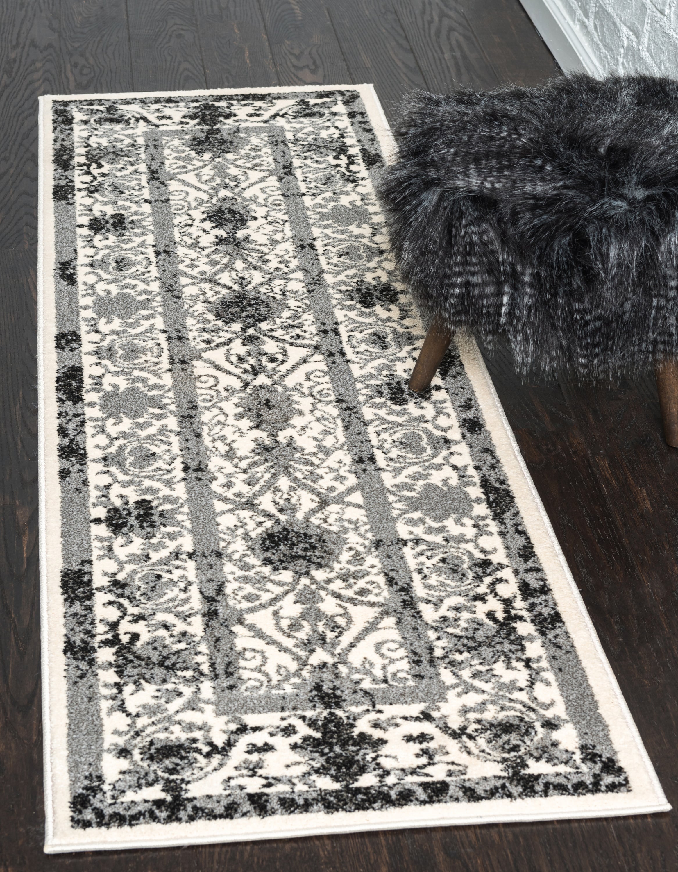 Unique Loom 3114712 Traditional La Jolla 3 x 10 (ft) Loomed Polypropylene Gray/Ivory Rectangular Indoor Floral/Botanical Runner rug