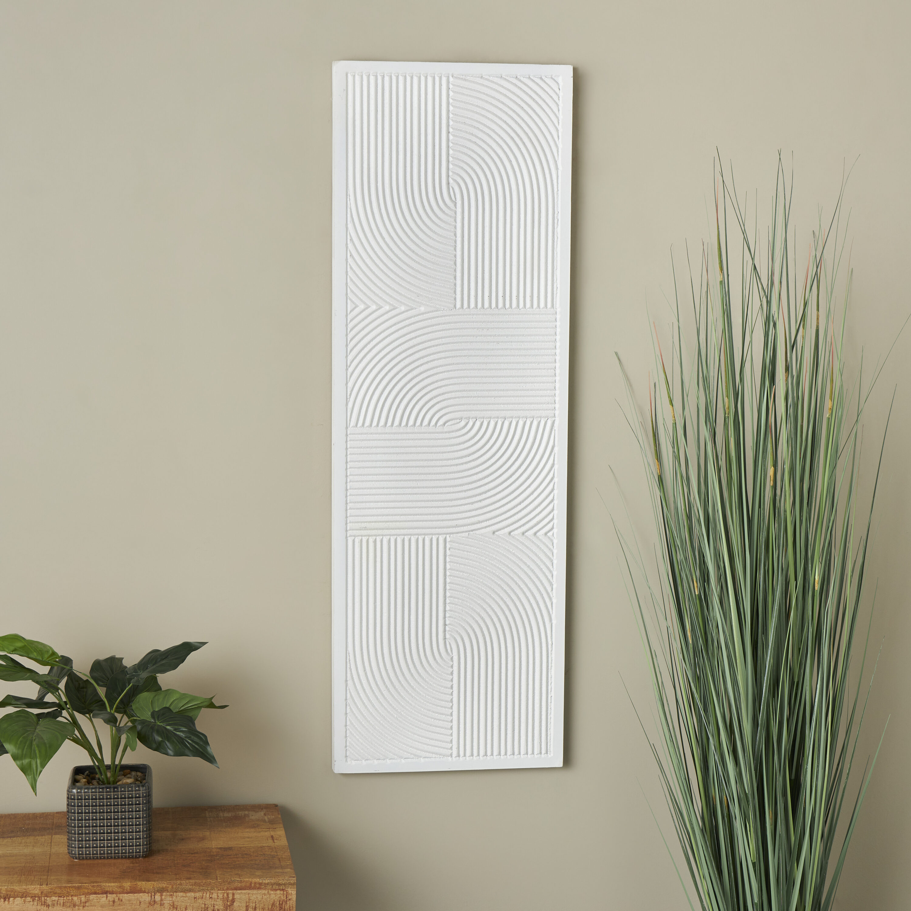 CosmoLiving by Cosmopolitan 821720 15.9-in W x 48-in H Wood Looped Sand Art Abstract Wall sculpture