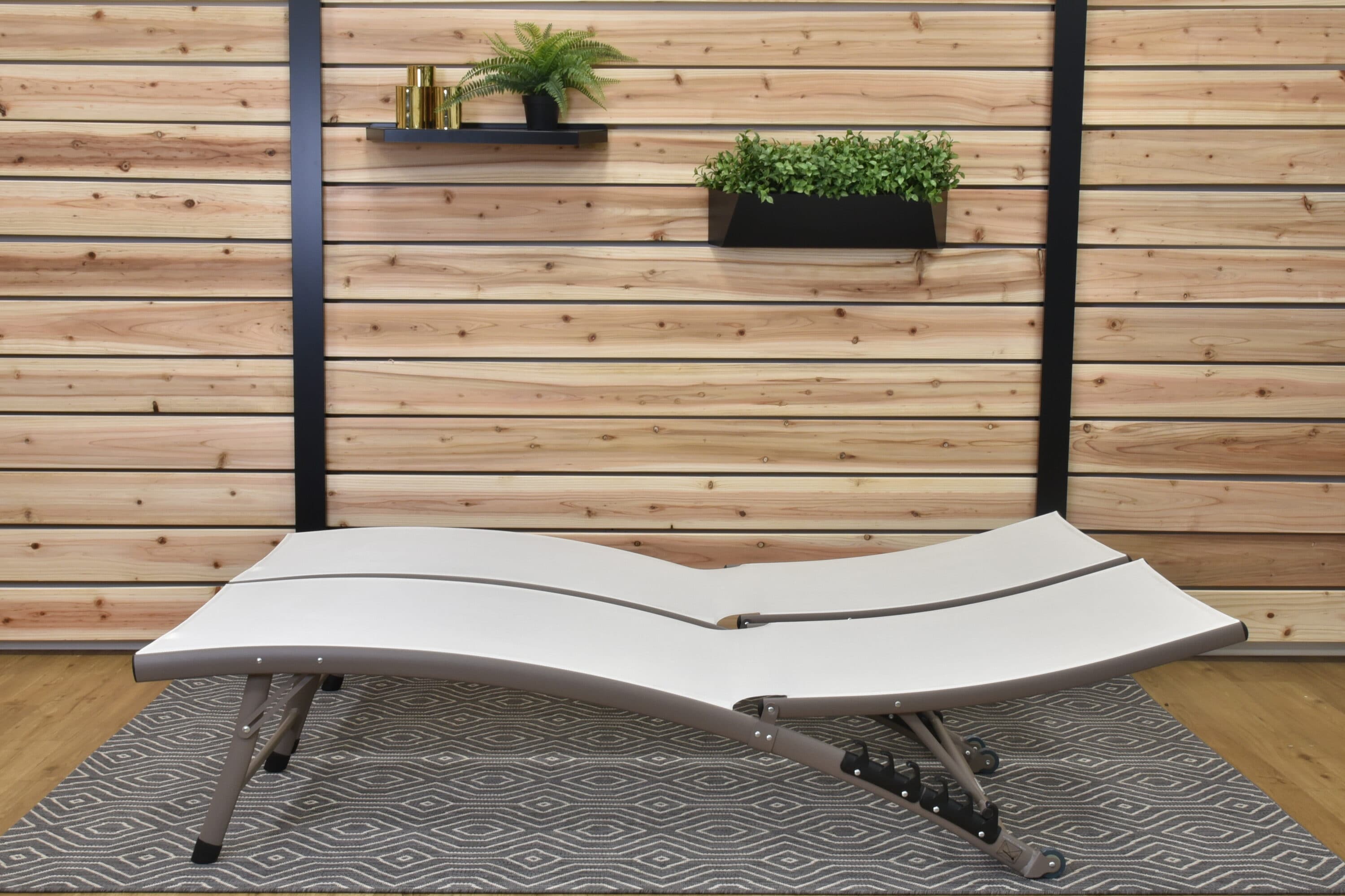 Clearwater 2-Piece White Aluminum Outdoor Chaise Lounge Set
