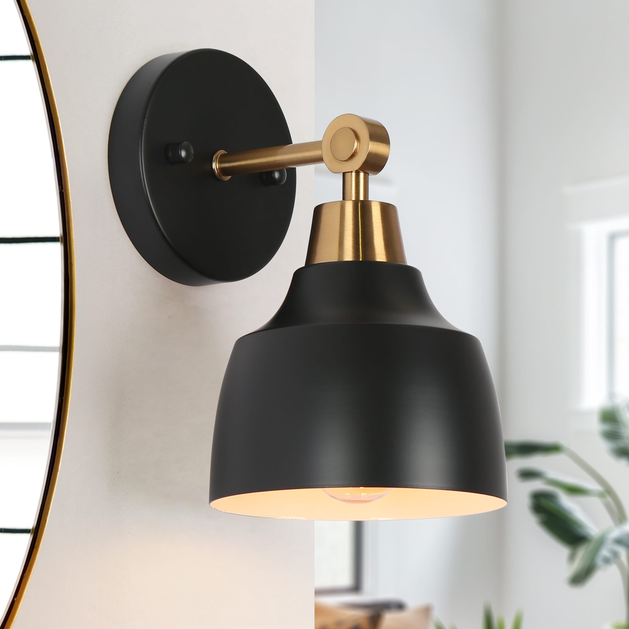LNC RYMU2YLWS60W1V8 Darren 6-in W 1 -Light Polished Brass Wall Sconce