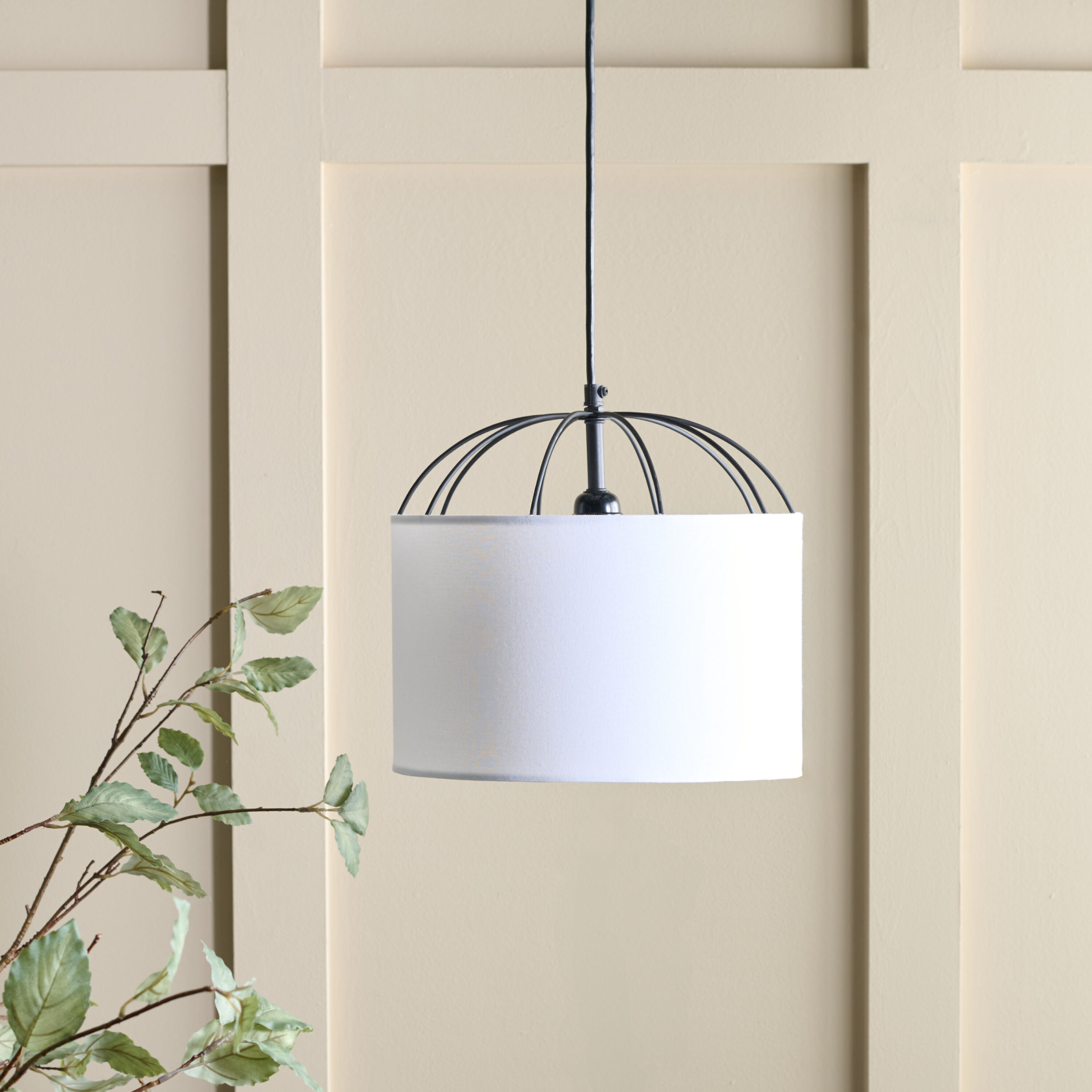 Safavieh Noomi 12 Inch Pendant White / Black #PND3001A