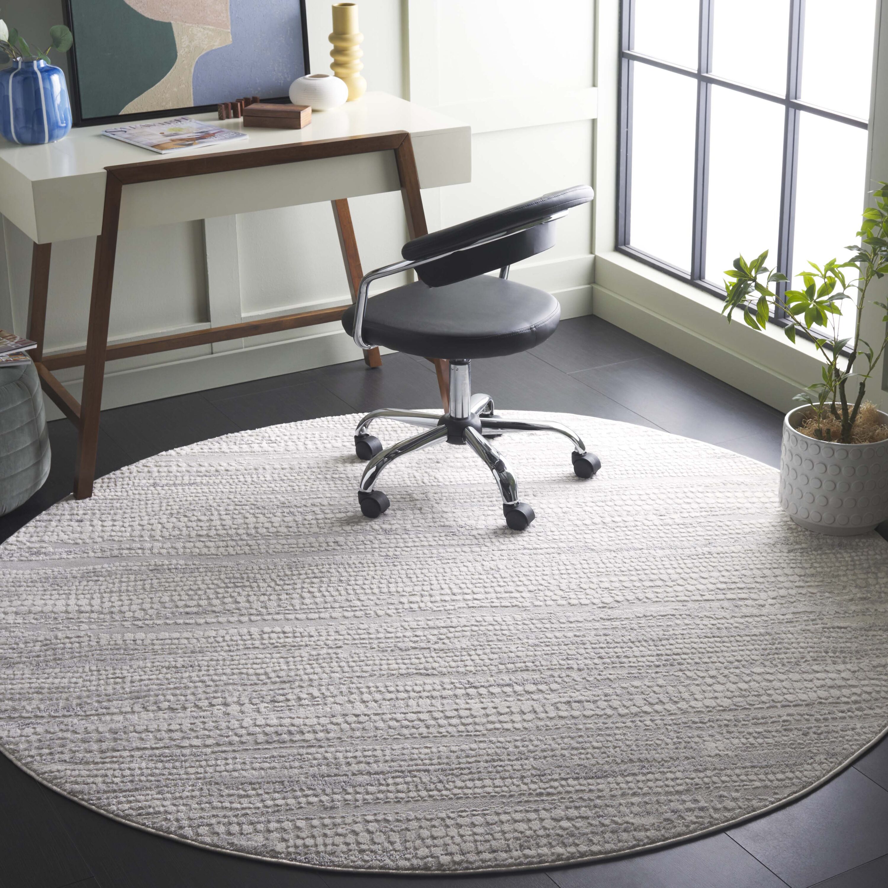 Safavieh - Hanna 108H Grey Ivory/Dark Grey 7 x 7 Area rug