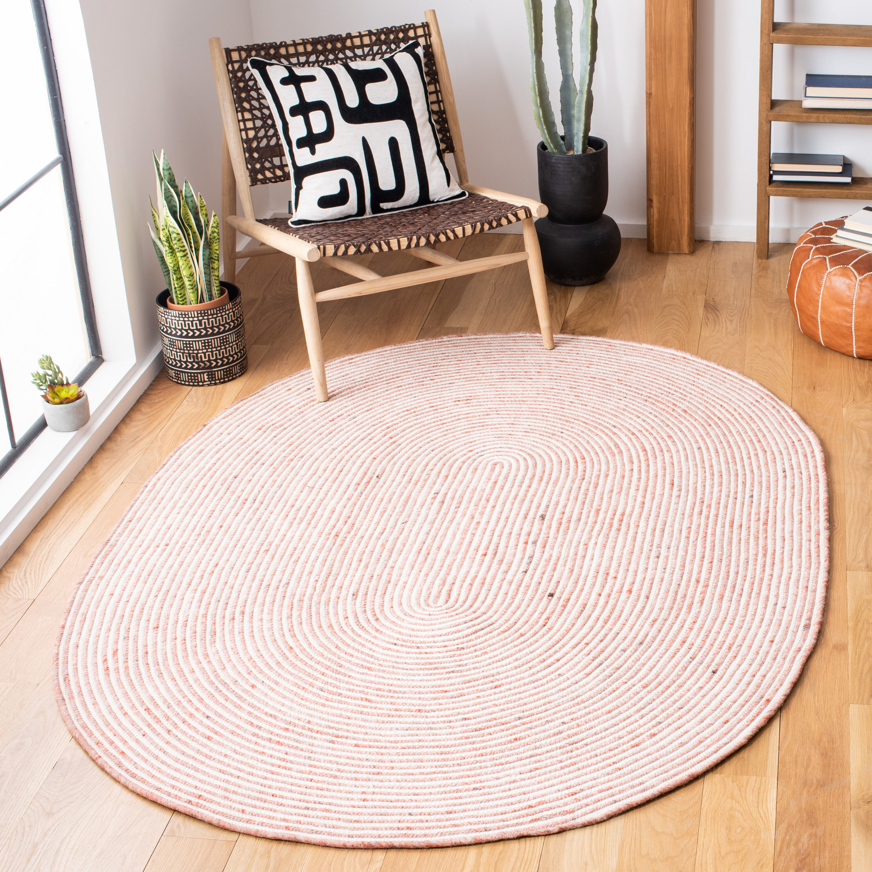  Braided 905 Red/Ivory Contemporary 5ft x 7ft Oval Rug