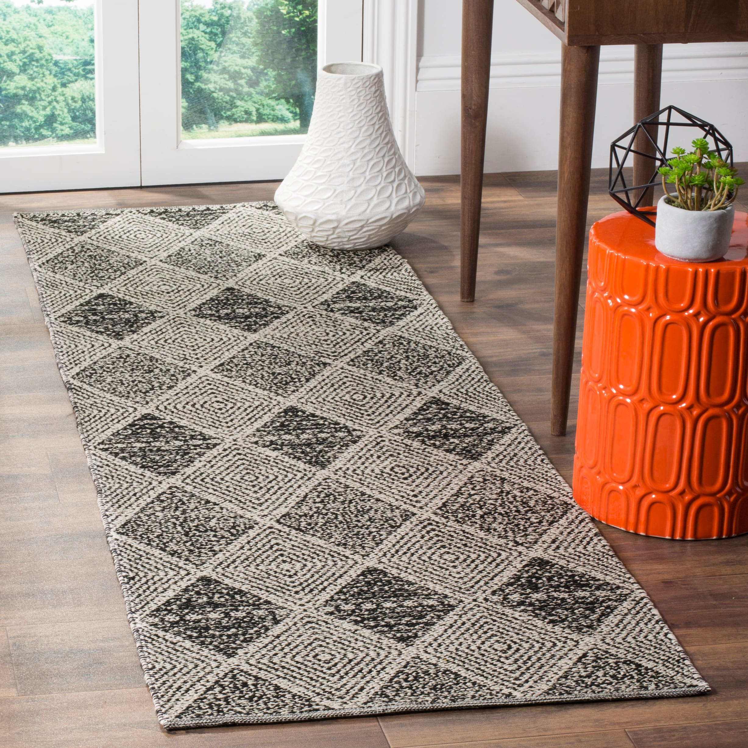 Safavieh MTK822D-211 Montauk Segundo 2 x 11 (ft) Cotton Black Rectangular Indoor Trellis Runner rug
