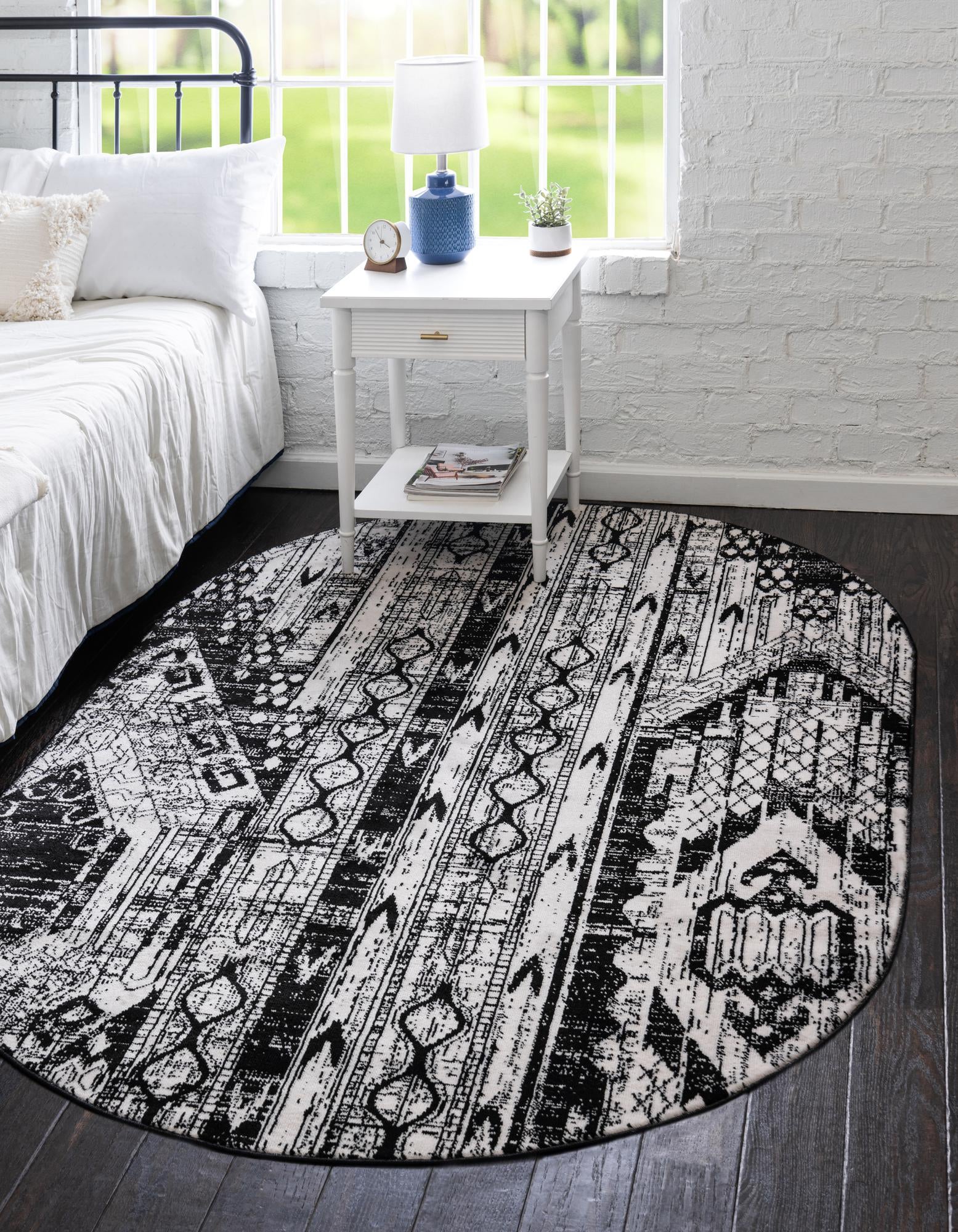 Unique Loom 3152832 Portland 5 x 8 (ft) Loomed Polypropylene Black and White Oval Indoor Stripe Area rug