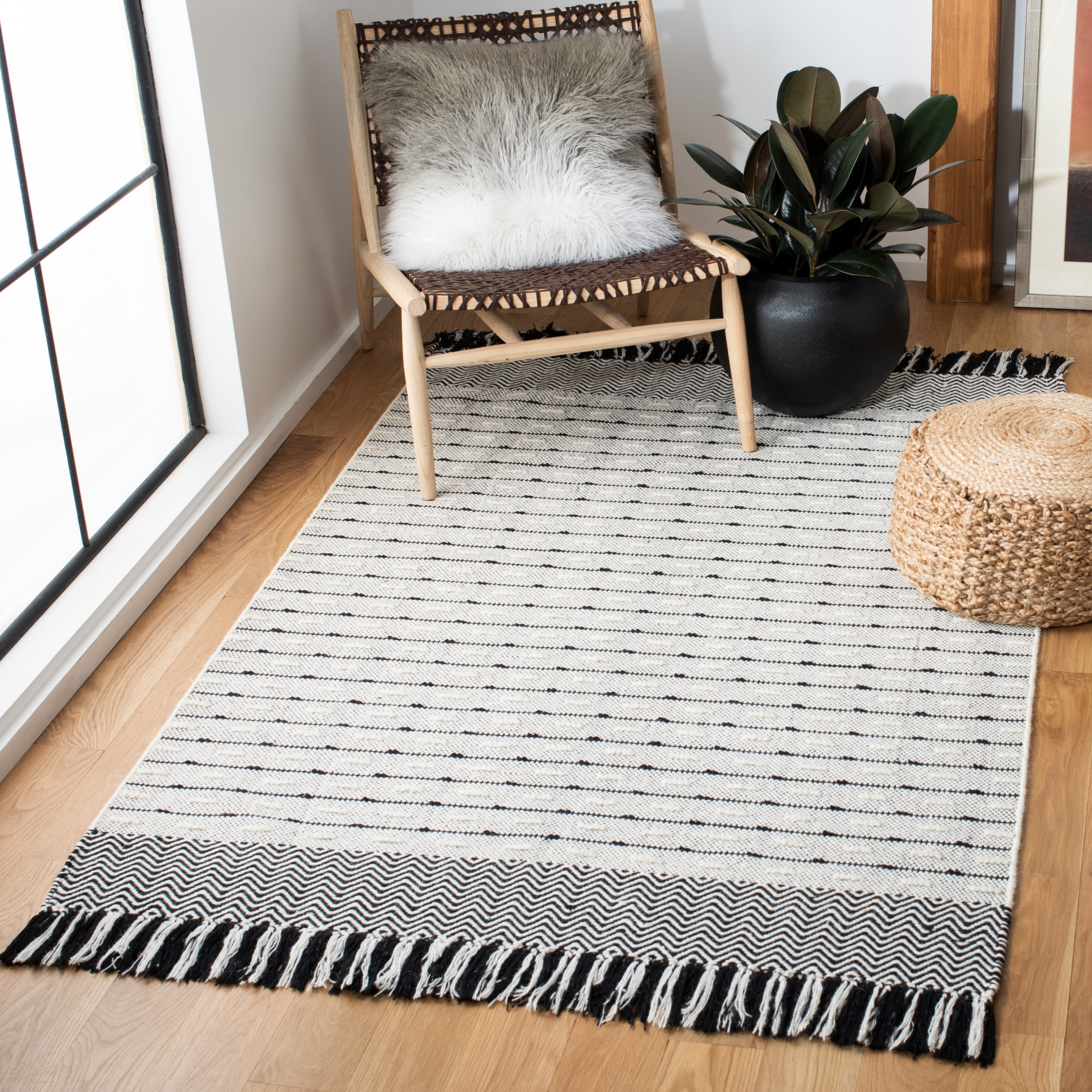 Ivory and Black Handwoven Wool Cotton Area Rug 3' x 5'