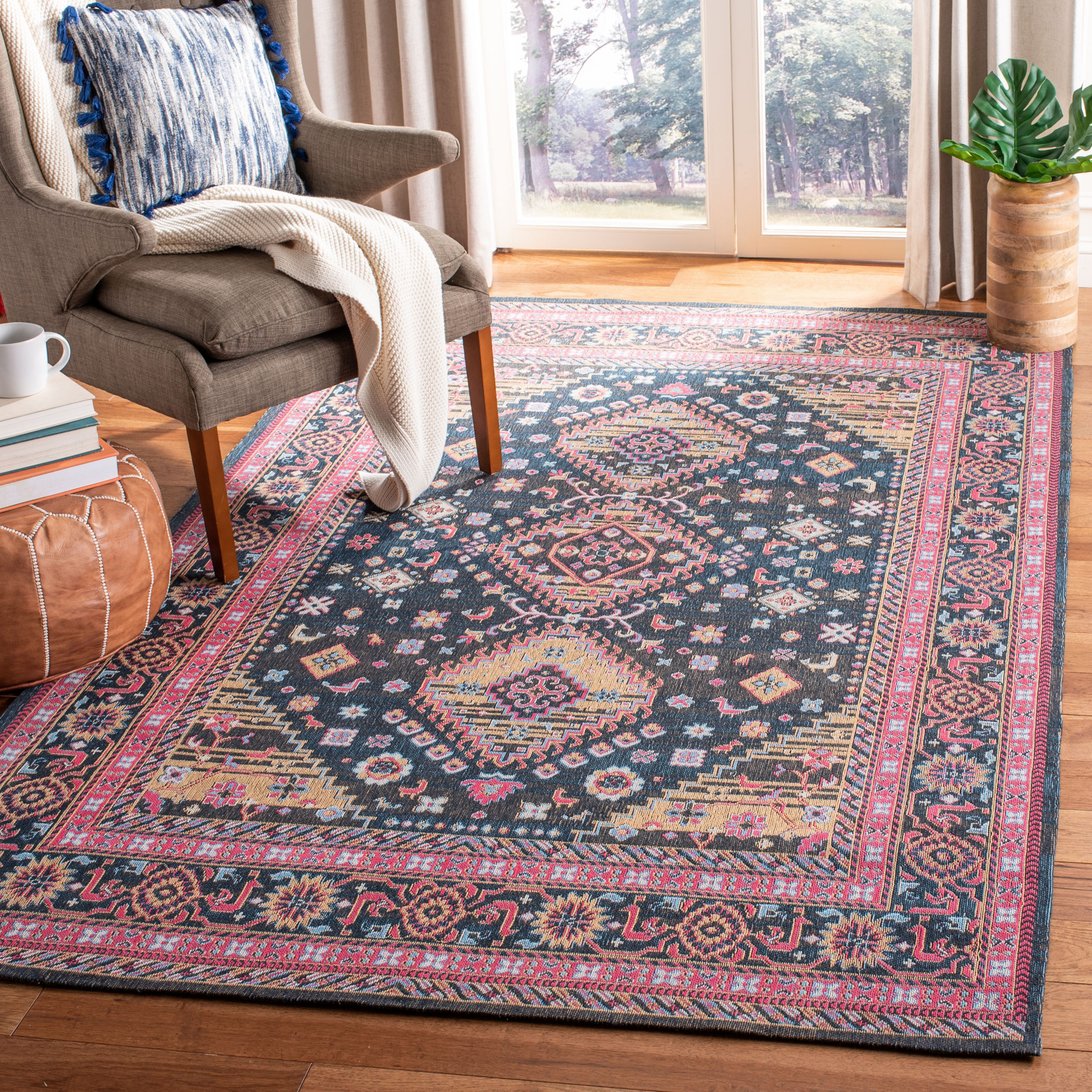 Safavieh CLV114N-4 Classic Vintage Malin 4 x 6 (ft) Loomed Polyester Navy/Pink Rectangular Indoor Abstract Vintage Area rug