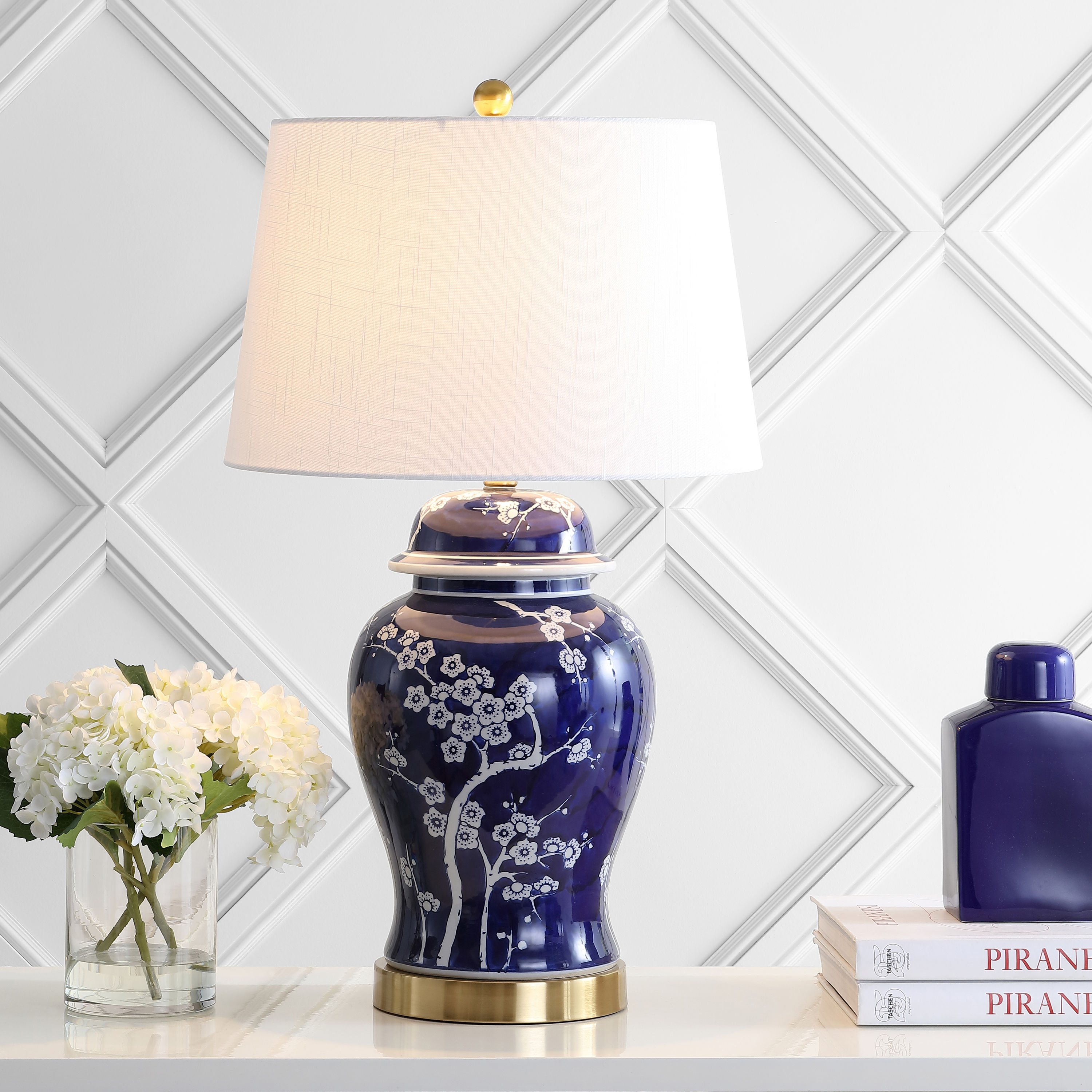 JONATHAN  Y JYL3047A Gracie Cottage Ginger Jar Ceramic/Metal 29.5-in White/Navy LED Rotary socket Table Lamp with Linen Shade