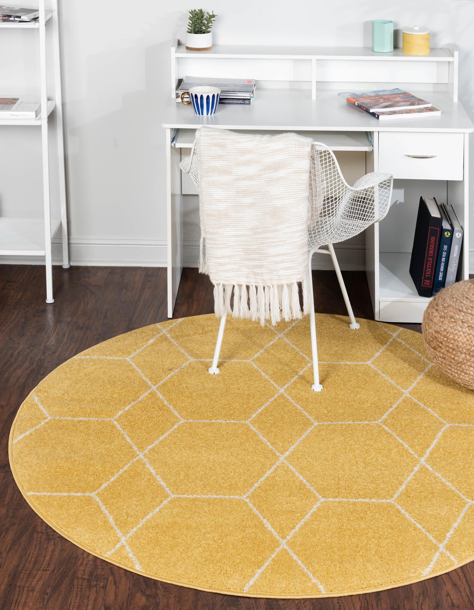 Unique Loom 3151620 Trellis Frieze 7 x 7 (ft) Loomed Polypropylene Yellow Round Indoor Trellis Area rug