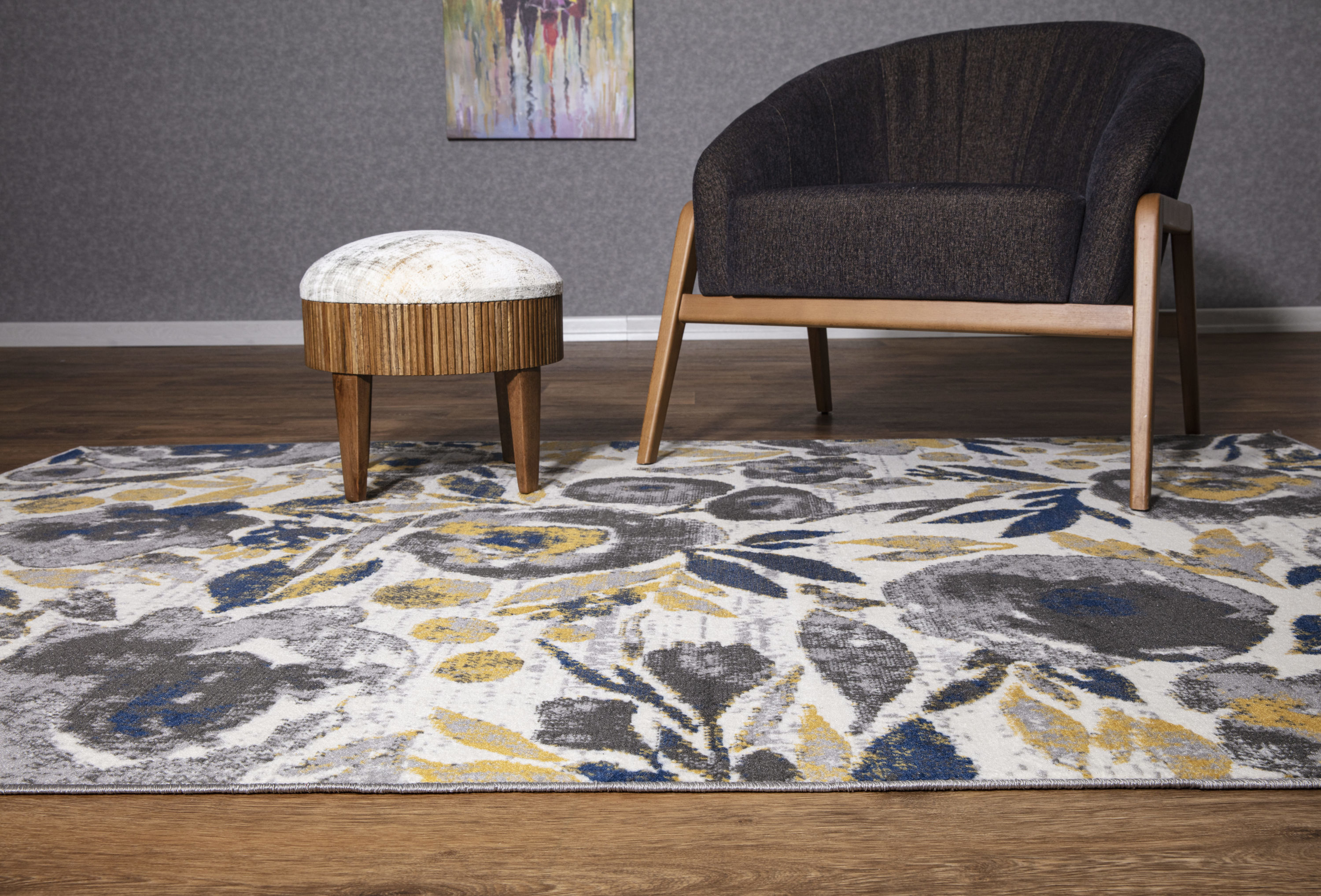 Ivory Floral Bliss 5' x 7' Easy-Care Synthetic Area Rug