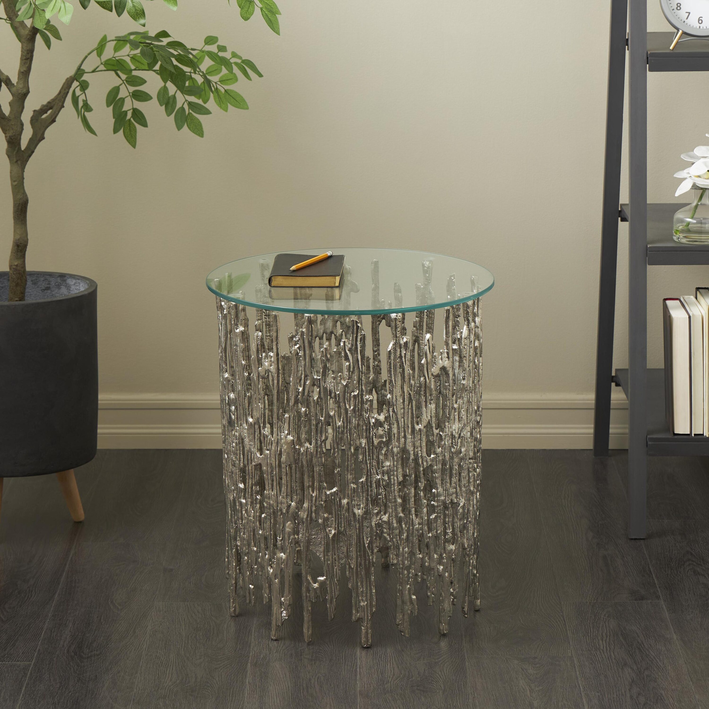 Grayson Lane 822535 17.95-in W x 21.45-in H Silver Metallic Cutout with Glass Top Glass Round Modern End Table