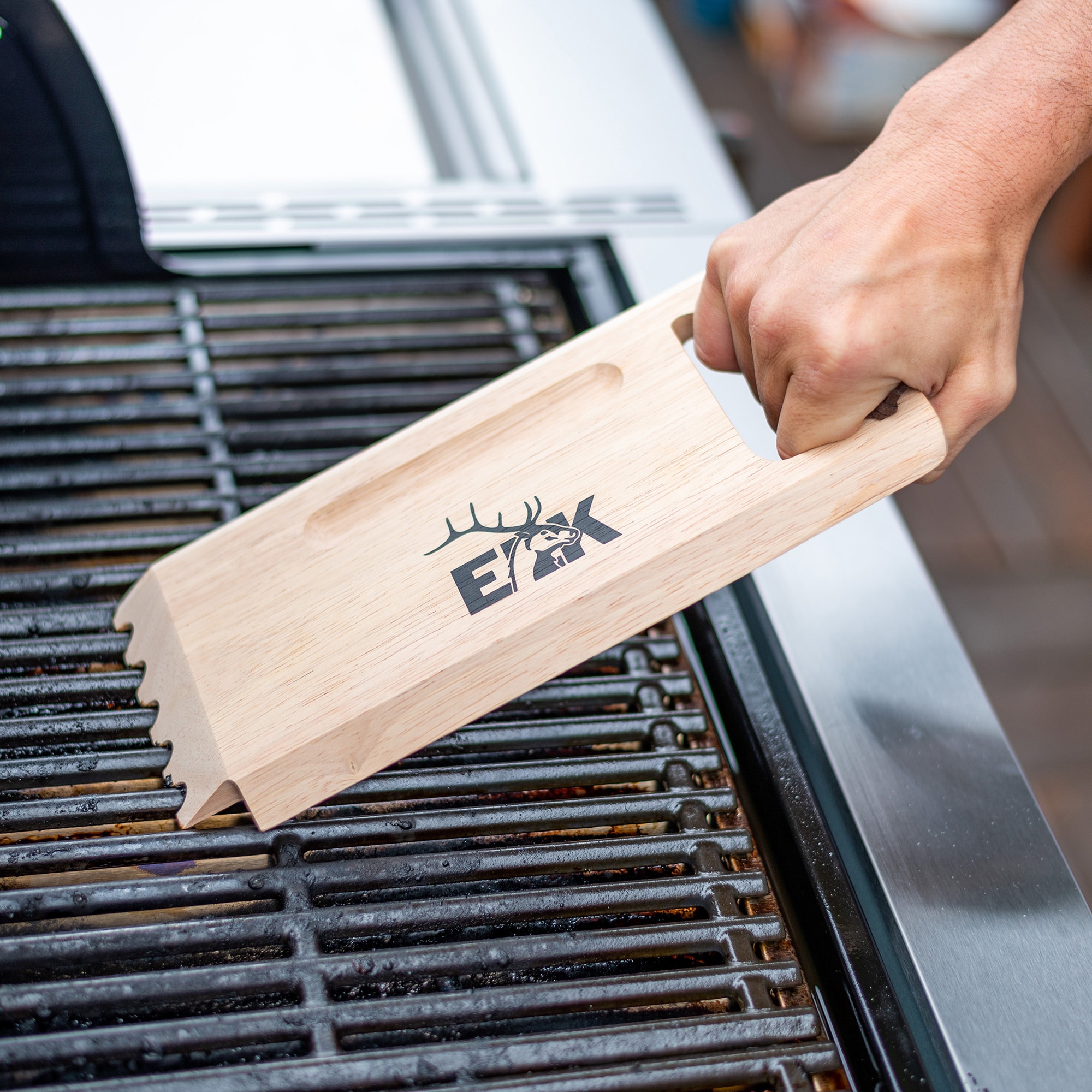 ELK BBQ Grill Wooden Scraper - Bristle-Free Cleaning - Compatible with  Charcoal and Gas Grates - Effective for Ceramic and Kamado-Style Grills in  the Grill Brushes & Cleaning Blocks department at