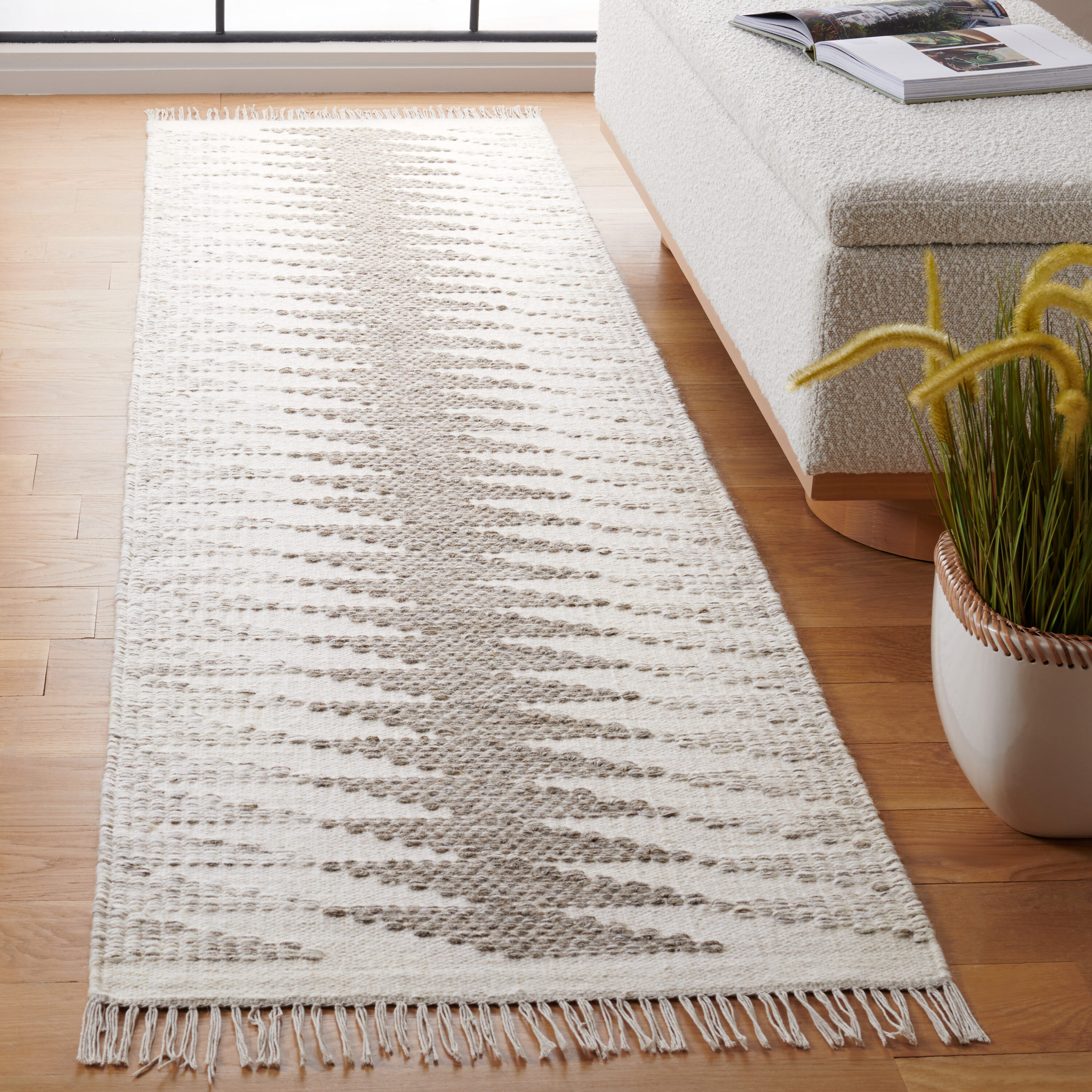  Kilim 854 Gray/Ivory Bohemian 2Ft-3In x 9Ft Runner Rug