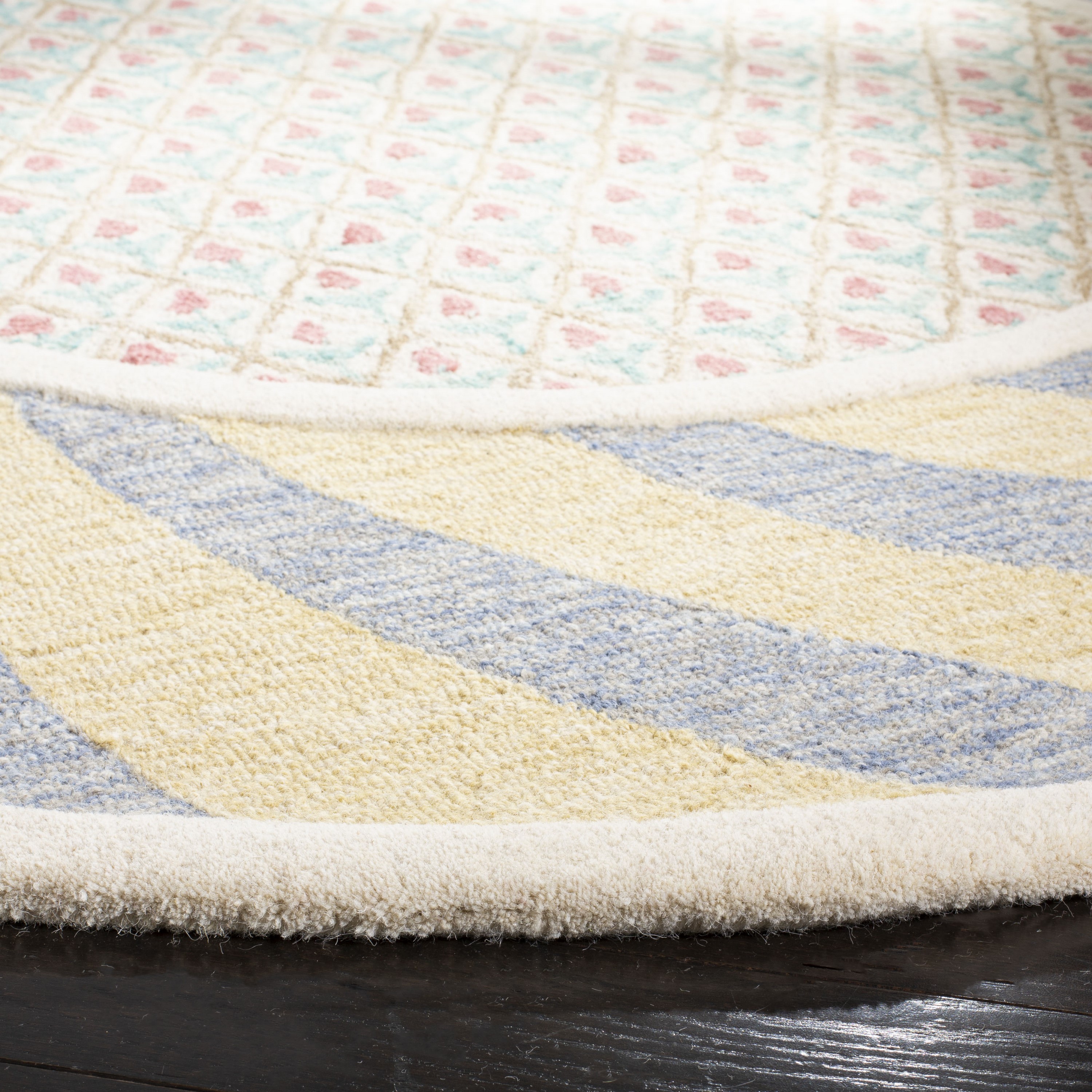 Safavieh NOV108A-5R rugs - View #3